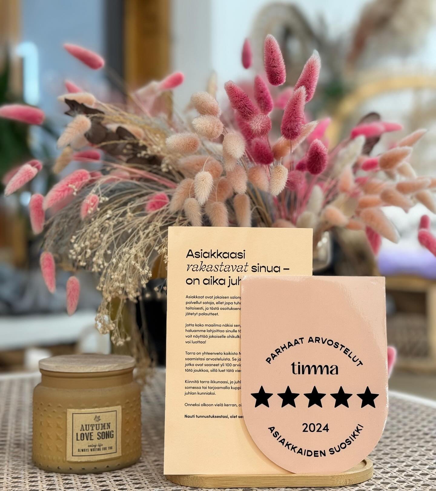 💛 Iso kiitos kaikille meid&auml;n asiakkaille! 💛

Me saatiin Timmalta tunnustus hyvist&auml; asiakasarvosteluista 😍🩷

Teid&auml;n arvostelut ja palaute pirist&auml;v&auml;t jokaista p&auml;iv&auml;&auml; t&auml;&auml;ll&auml; Bohossa! On niin mah