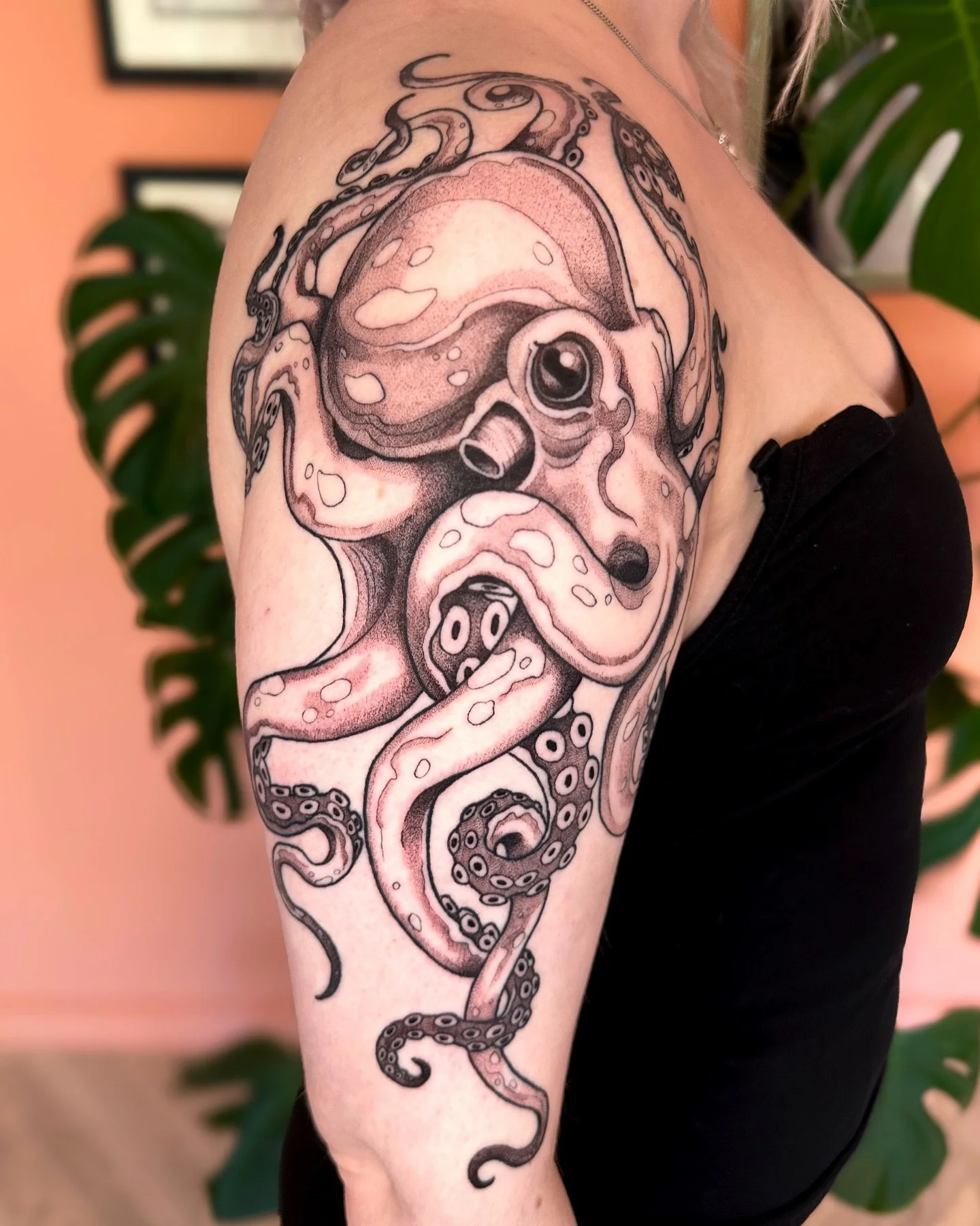 Would you like a cephalopod on your shoulder? 🐙
Done over 2 sessions, thank you so much. 🥰
.
I have time to tattoo you in May! Let&rsquo;s do something cool to get you ready for summer. DM to book!
.
#octopus #octopustattoo #animaltatt #marineanima