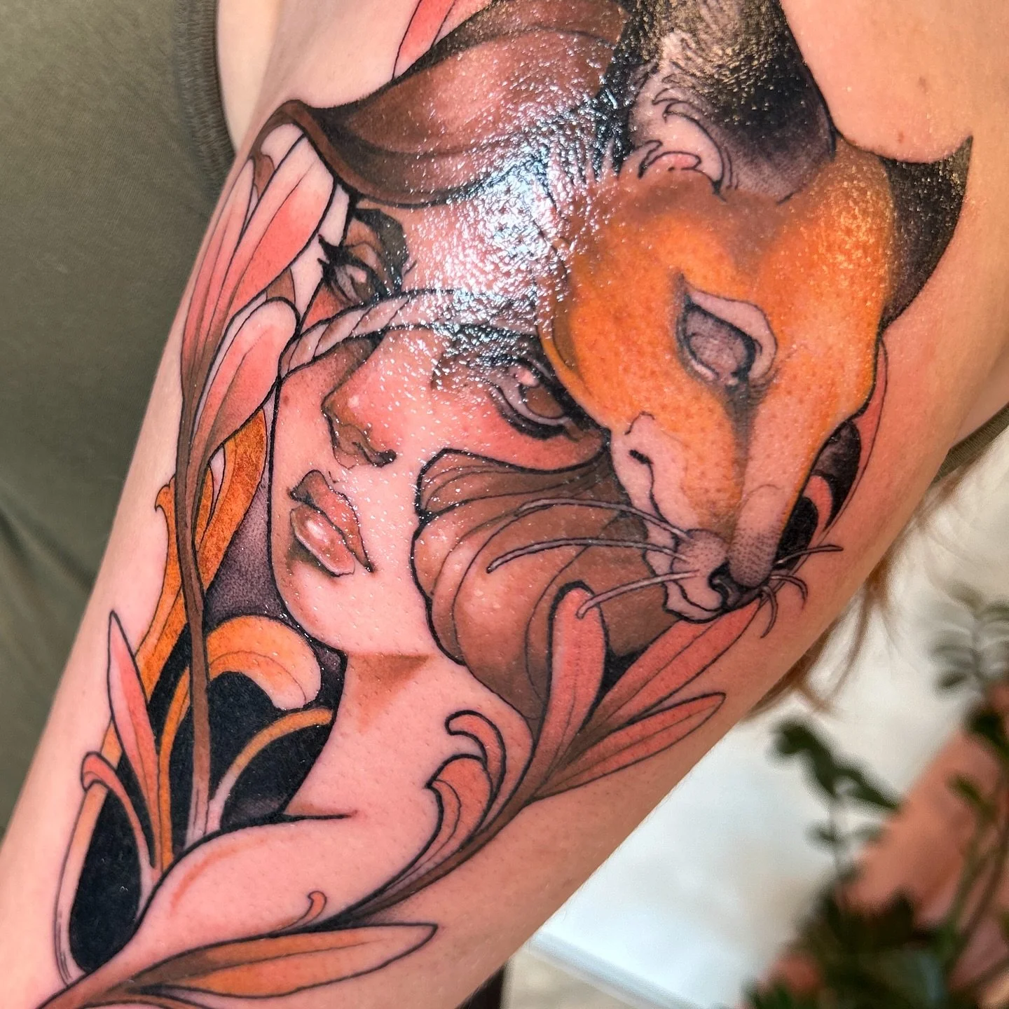 (Swipe for non-glossy pic)
An older piece I got to make today, lots of fun 😌 always excited to do some ladyfaces ❤️

#oslotattoo #tattooersofoslo #norwaytattoo #colortattoo