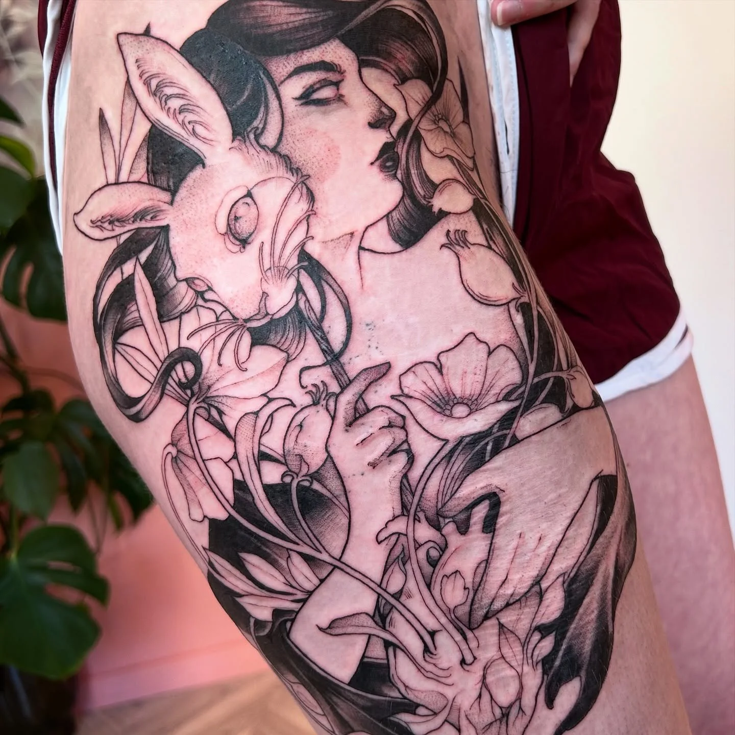 Did this a bit ago on a lovely client! Based on an older drawing I made. I love making things with tons of little details 😍