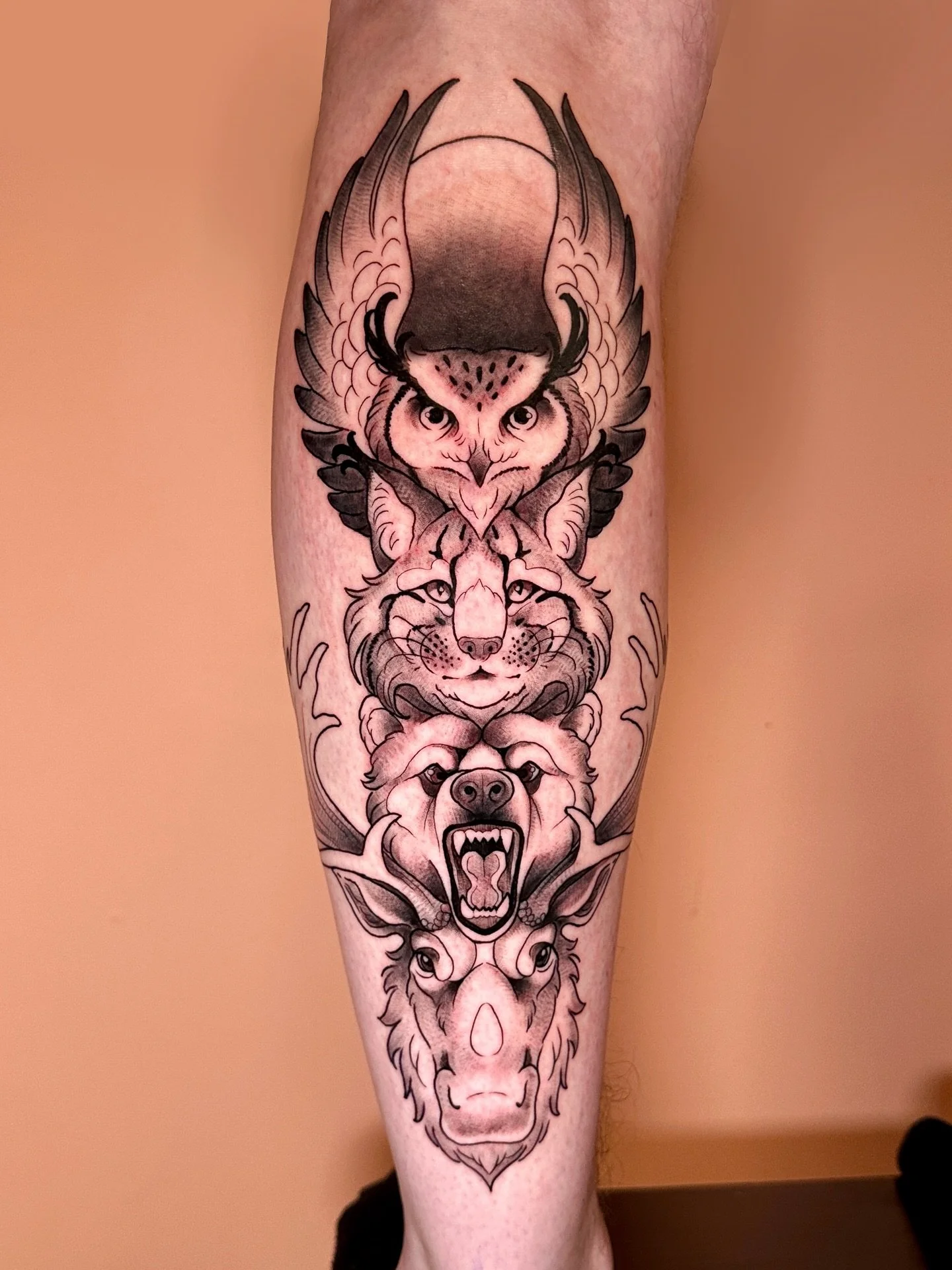 Synes det er veldig greit &aring; f&aring; lage 4 dyr jeg har hatt lyst til &aring; tatovere i en og samme tatovering! Tusen takk.🥰
.
Lager gjerne mer dyretatoveringer! Send meg en DM, booker n&aring; for mars. 😊
.
#animaltattoo #beartattoo #mooset