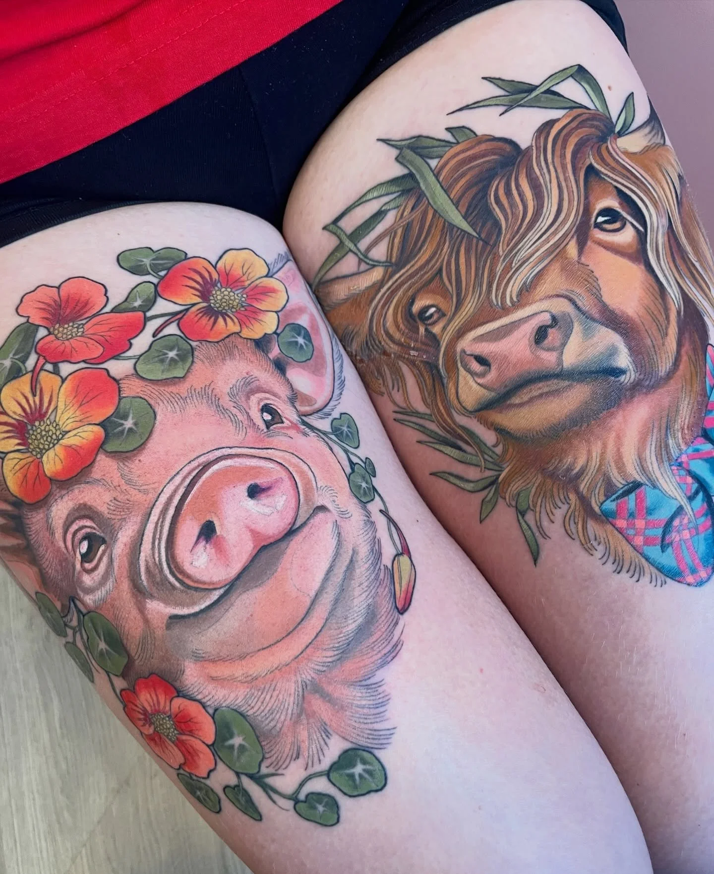 Her har vi en god blanding av grodd, holder p&aring; &aring; gro og helt fersk tatovering. 

Blar du litt i karusellen kan du se deler av prosessen og hvordan det kan se ut n&aring;r man deler opp sessions over tid.

Syns dette prosjektet var veldig 