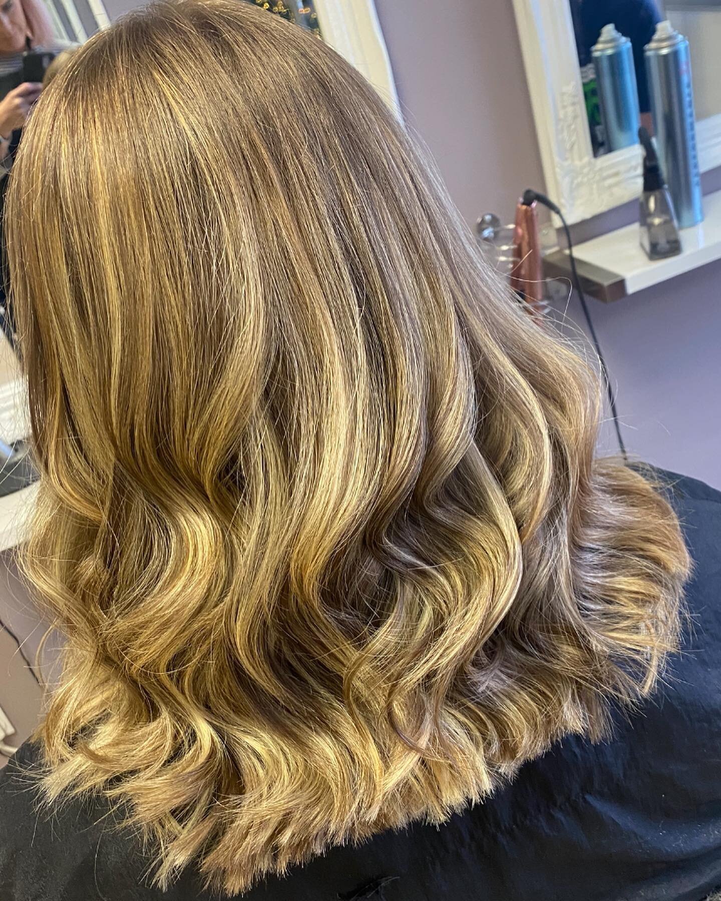 Restyle💇&zwj;♀️⁣
⁣
Bigggg change for Tasha! She hasn&rsquo;t had her hair coloured for over 3 years, she wanted something super low maintenance and donated an amazing 11 inches to the little princess trust!✨👏👏⁣
⁣
#hairtransformation #bighairchange