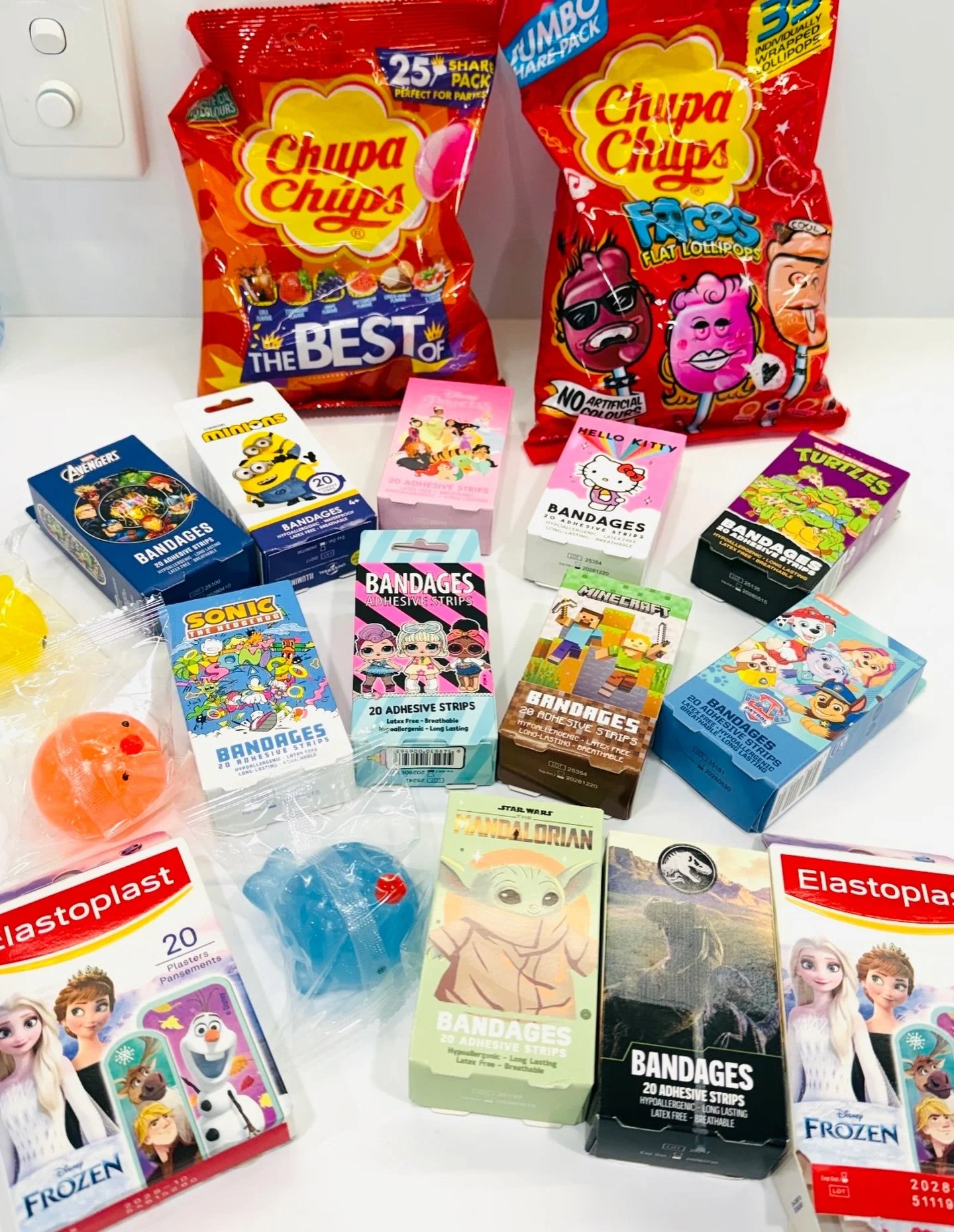 Ready for kids flu  clinic this afternoon 😃- vaccinating your child against influenza reduces the risk of them getting it , and ending  up in hospital by 60% 
You can book online for our flu clinics 
The vaccine is free for children under 5 yrs or c