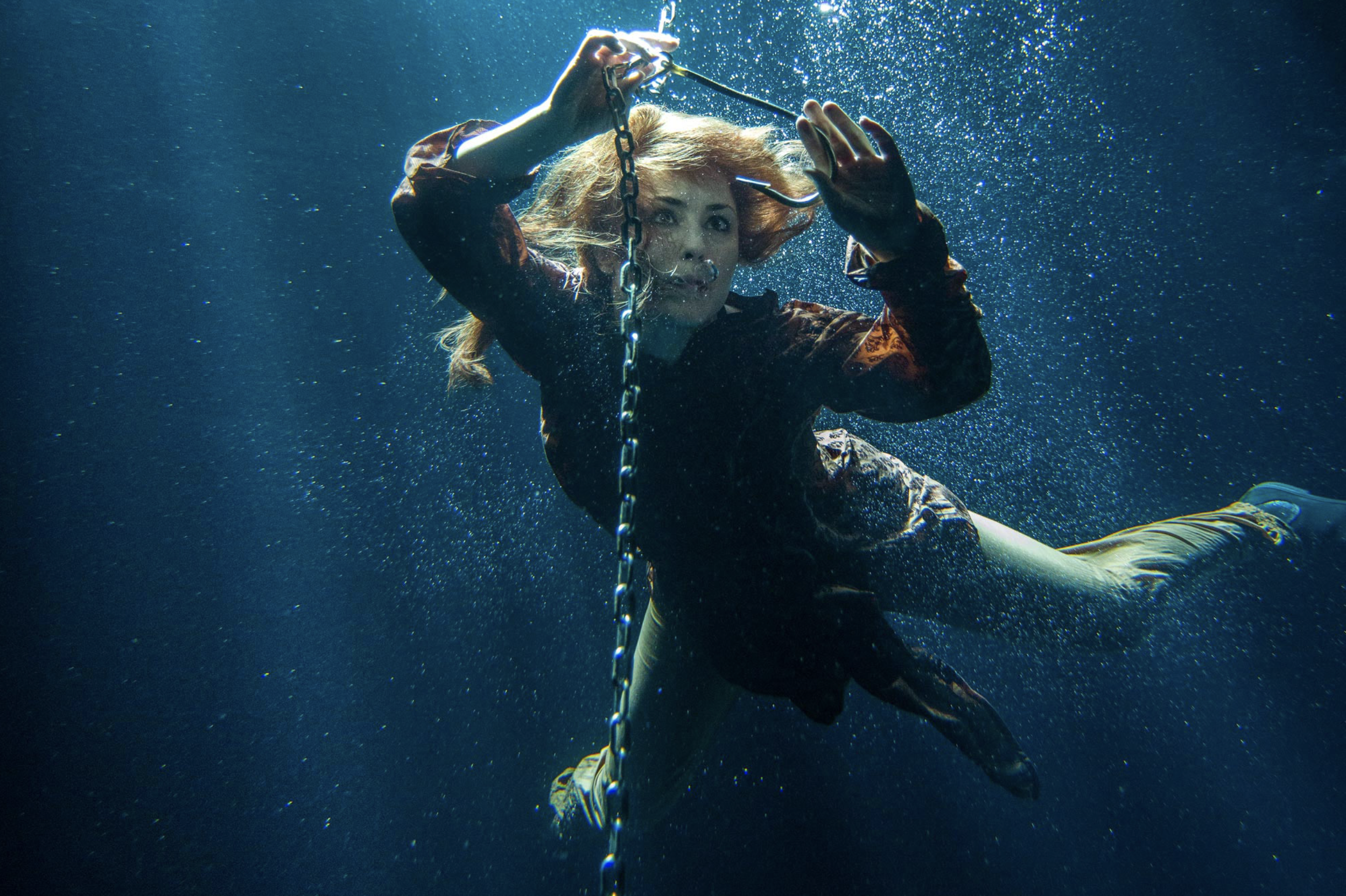 +noomi+under.png