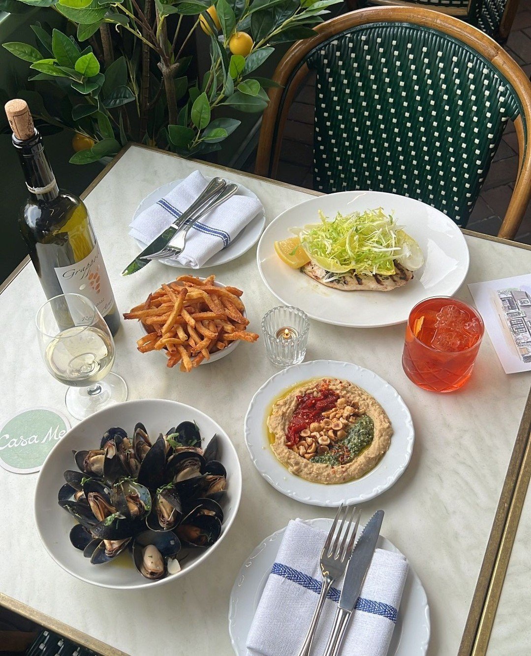 Embrace the leisurely art of European lunches at Casa Me - where every moment lingers like a fine wine 🍷