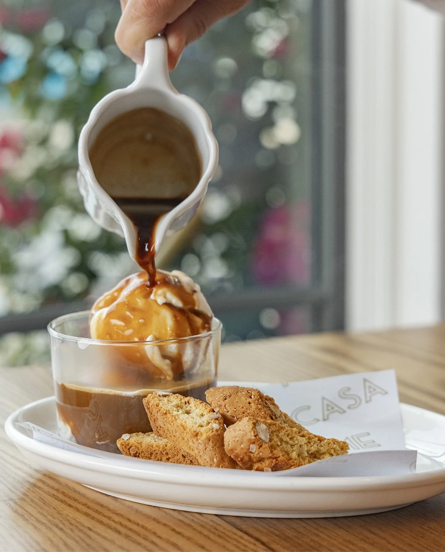 AFFOGATO AL CAFFE, vanilla gelato, espresso shot, biscotti. A match made in heaven 💋