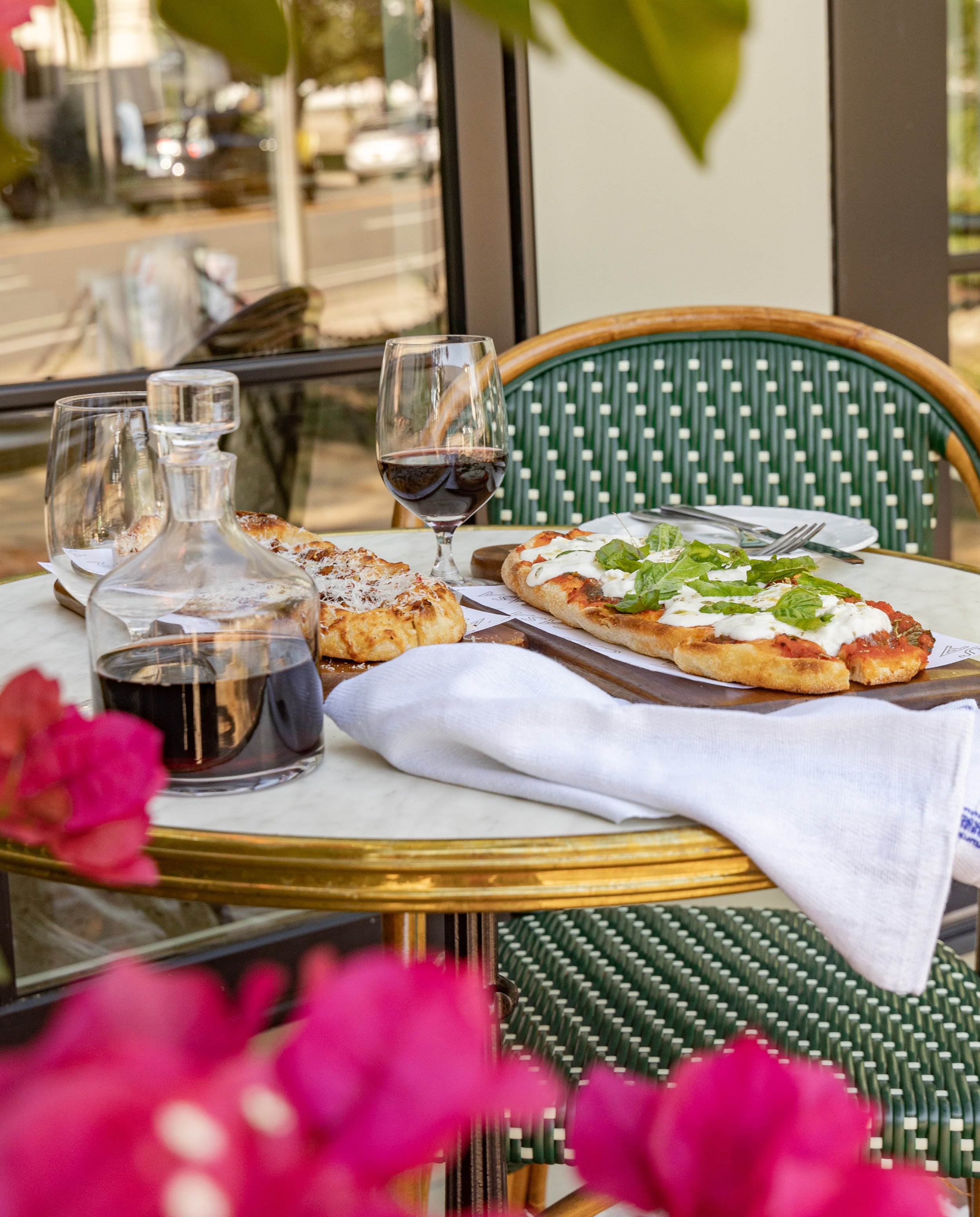 Spring is in full bloom at Casa Me 🌷