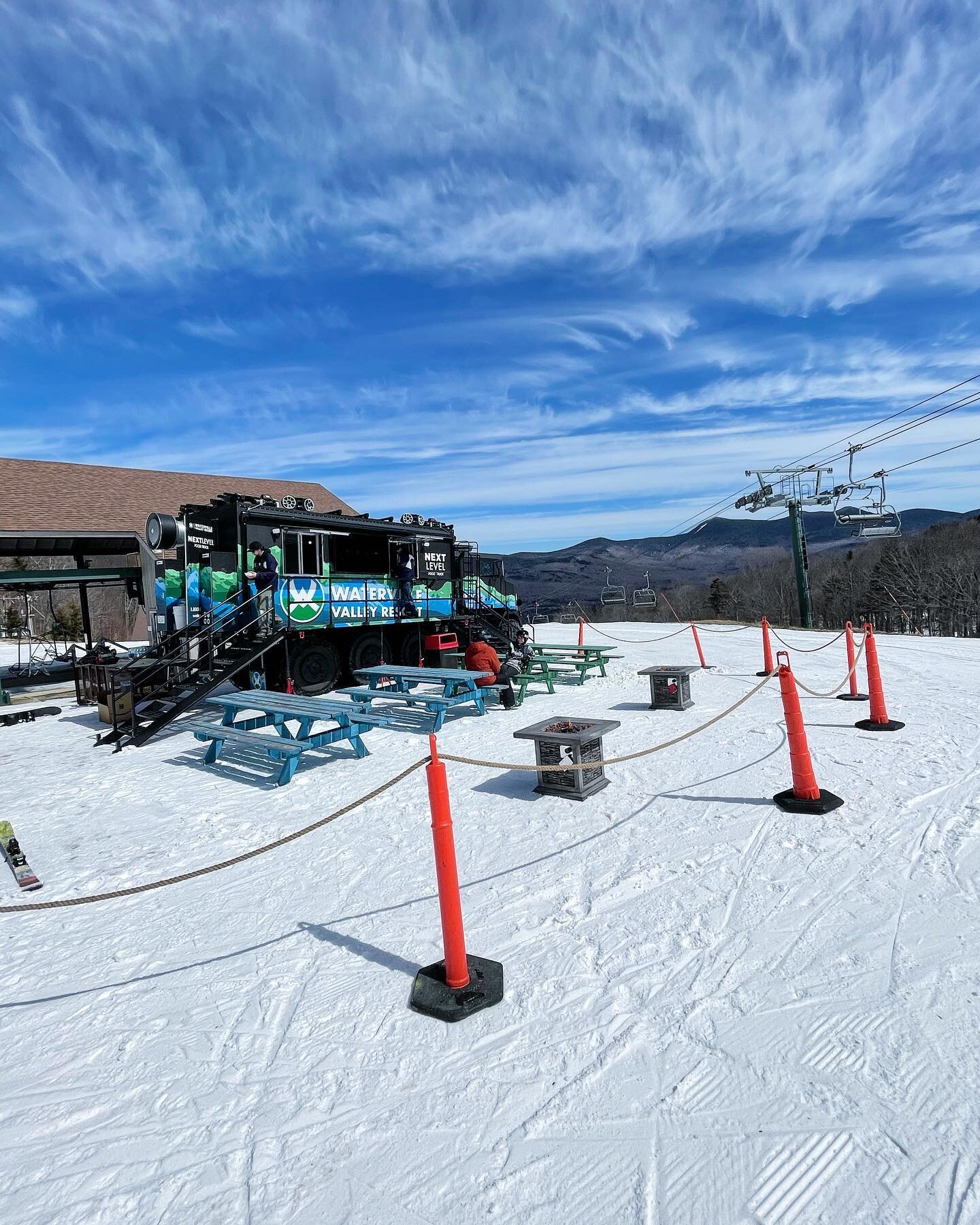 Hot Food, Fire Places, &amp; Sunshine. Stop in and see us on your run down form the Summit or Green Peak today! ☀️

#wvnextlevel #watervillevalleyresort