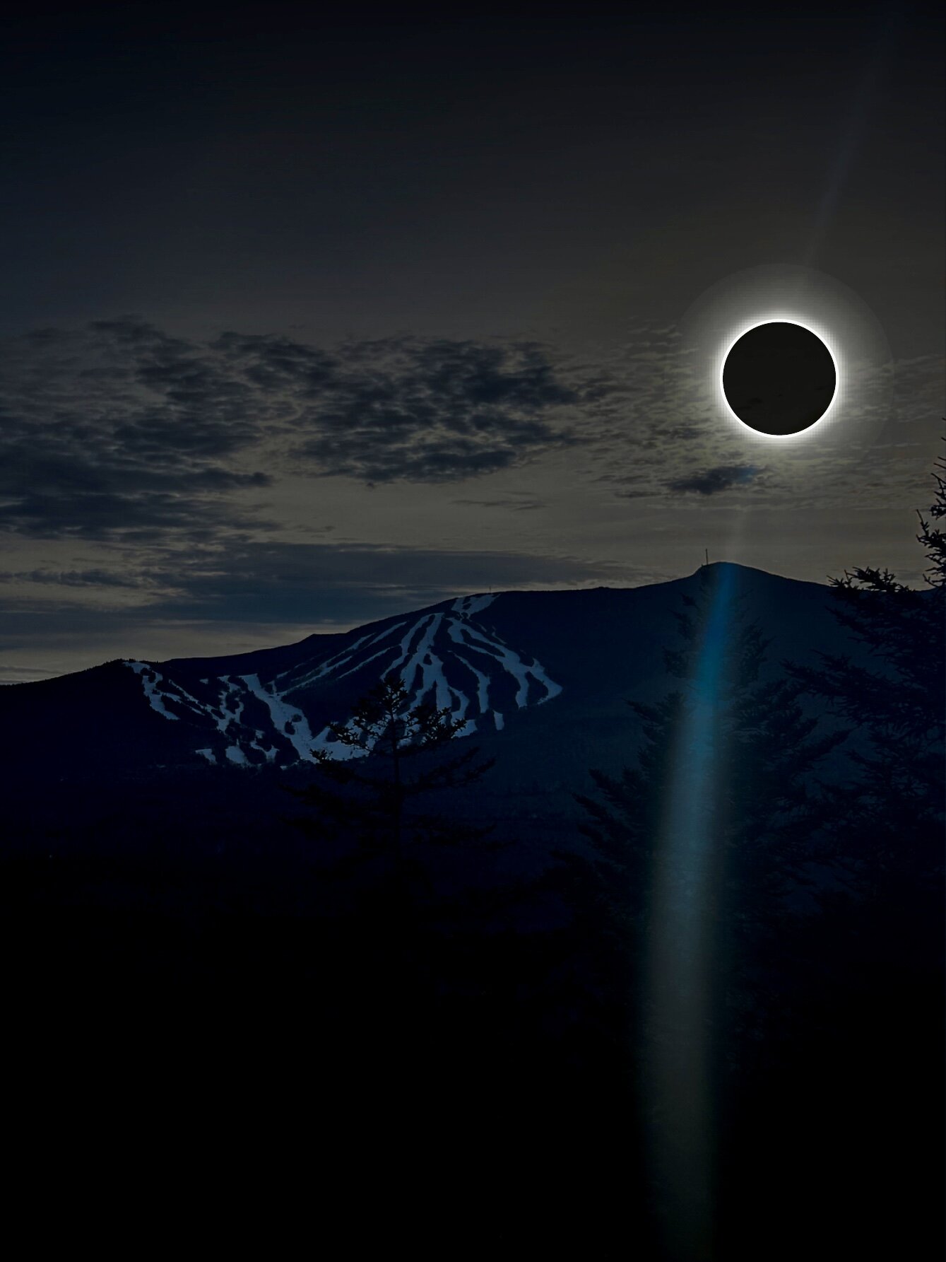 SKI DURING THE SOLAR ECLIPSE! 

We are thrilled to offer the SKI'CLIPSE: a once-in-a-lifetime opportunity to ski under the Total Solar Eclipse. Make memories that will eclipse all others, with Waterville Valley Resort in the 98+% coverage zone. Every