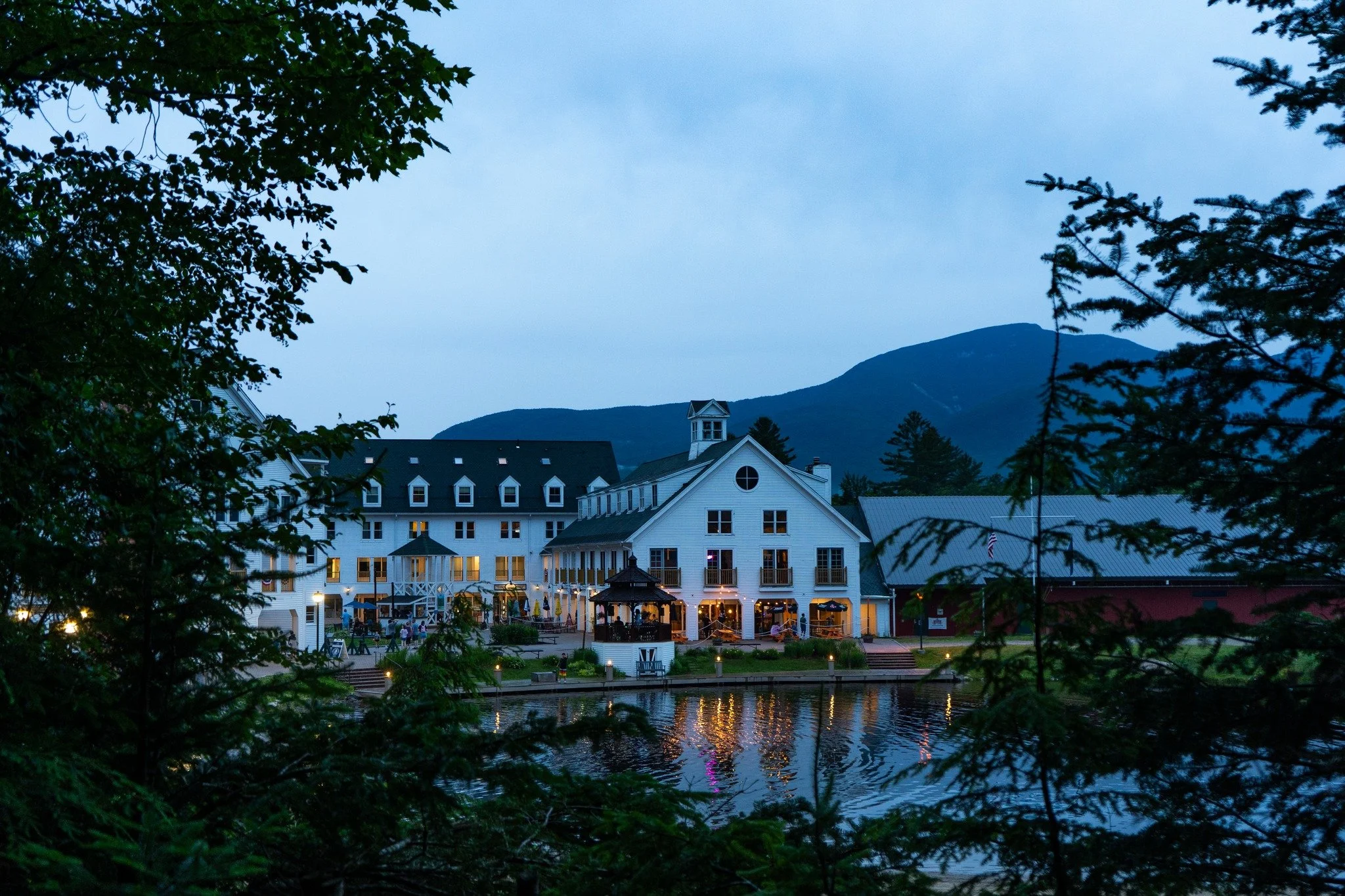 It's about to get lively in the valley! Memorial Day Weekend is just 1 week away, with a plethora of events all weekend long! 

Looking for a last-minute stay in the valley? Book your stay at the Town Square Condos between May 23-27th and receive 20%