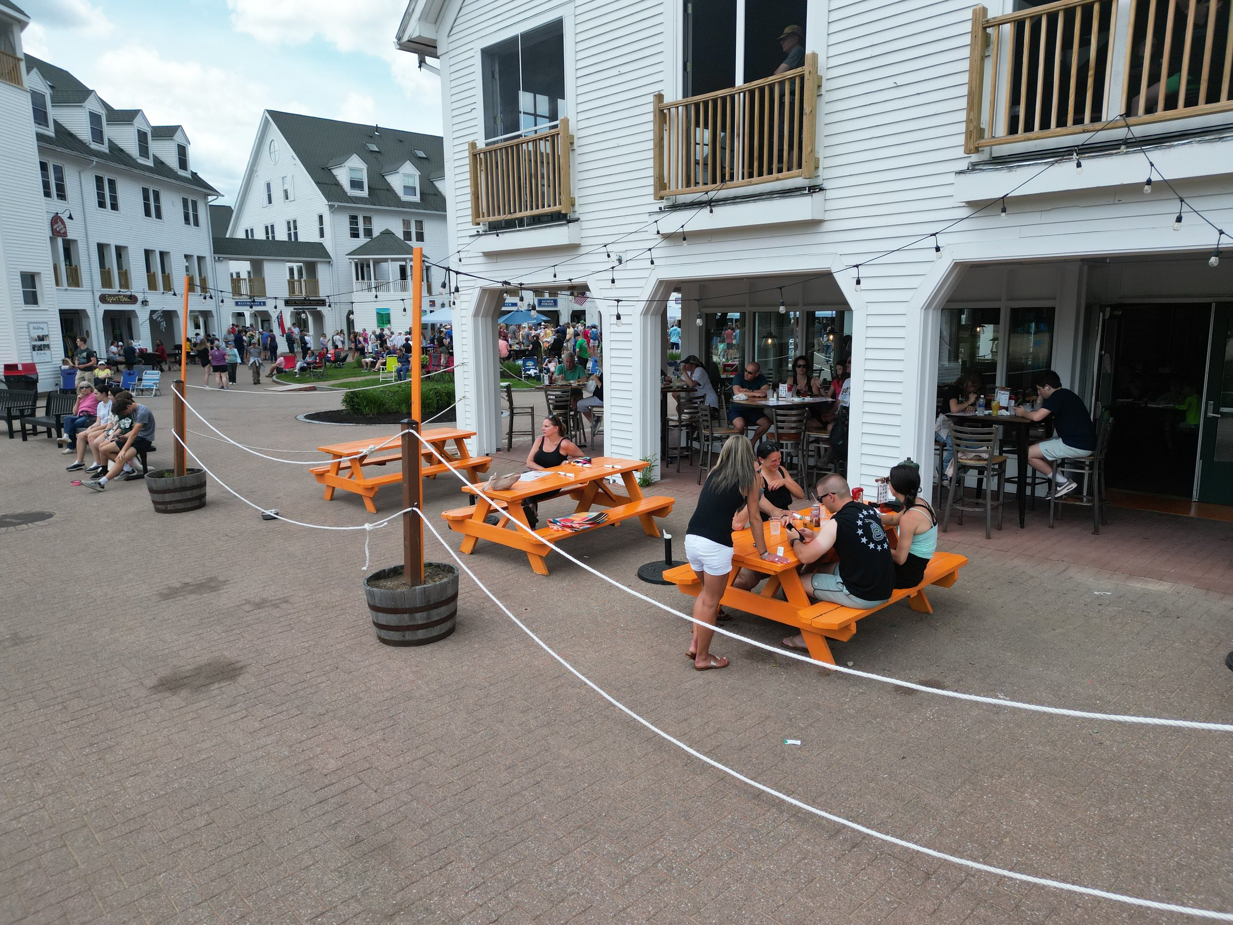 05-25ValleyPubOutdoor4.JPG