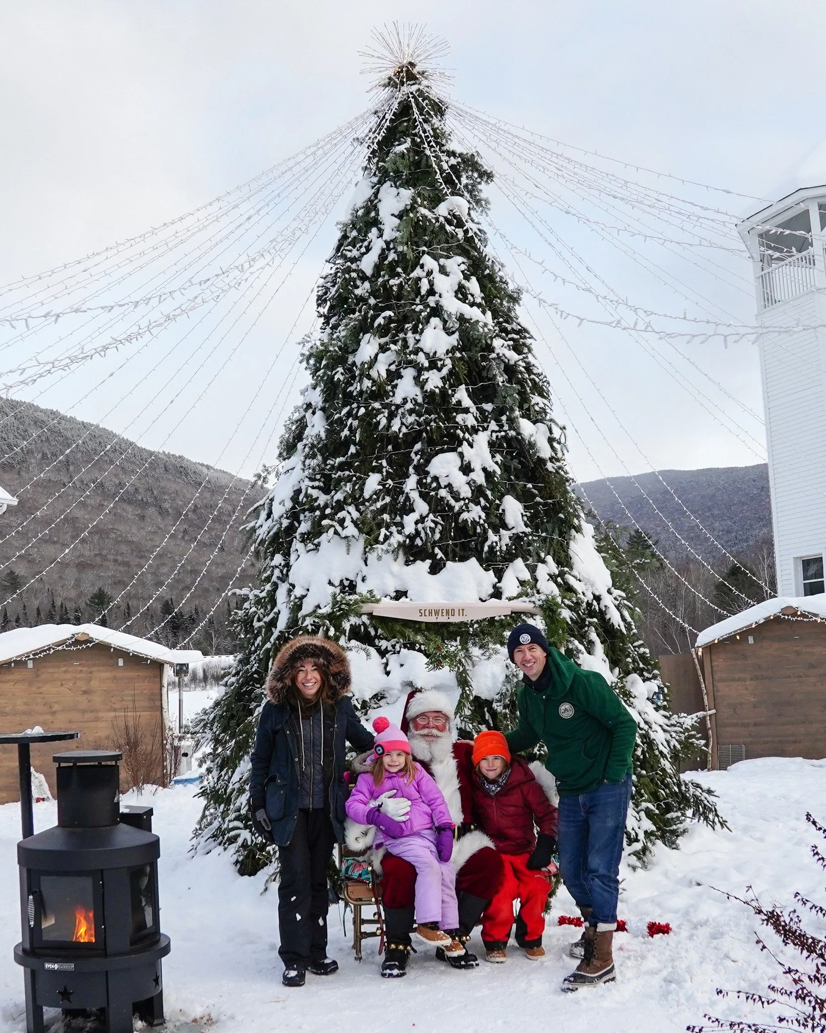 Santa sharing the holiday spirit at @alpineadventnh  this past weekend! 🎅✨
Come soak up the winter magic, enjoy festive fireworks, and shop your way through Waterville Valley's outdoor holiday market!

Holiday Hours:
🎁 Dec 22&ndash;23: 12&ndash;8pm