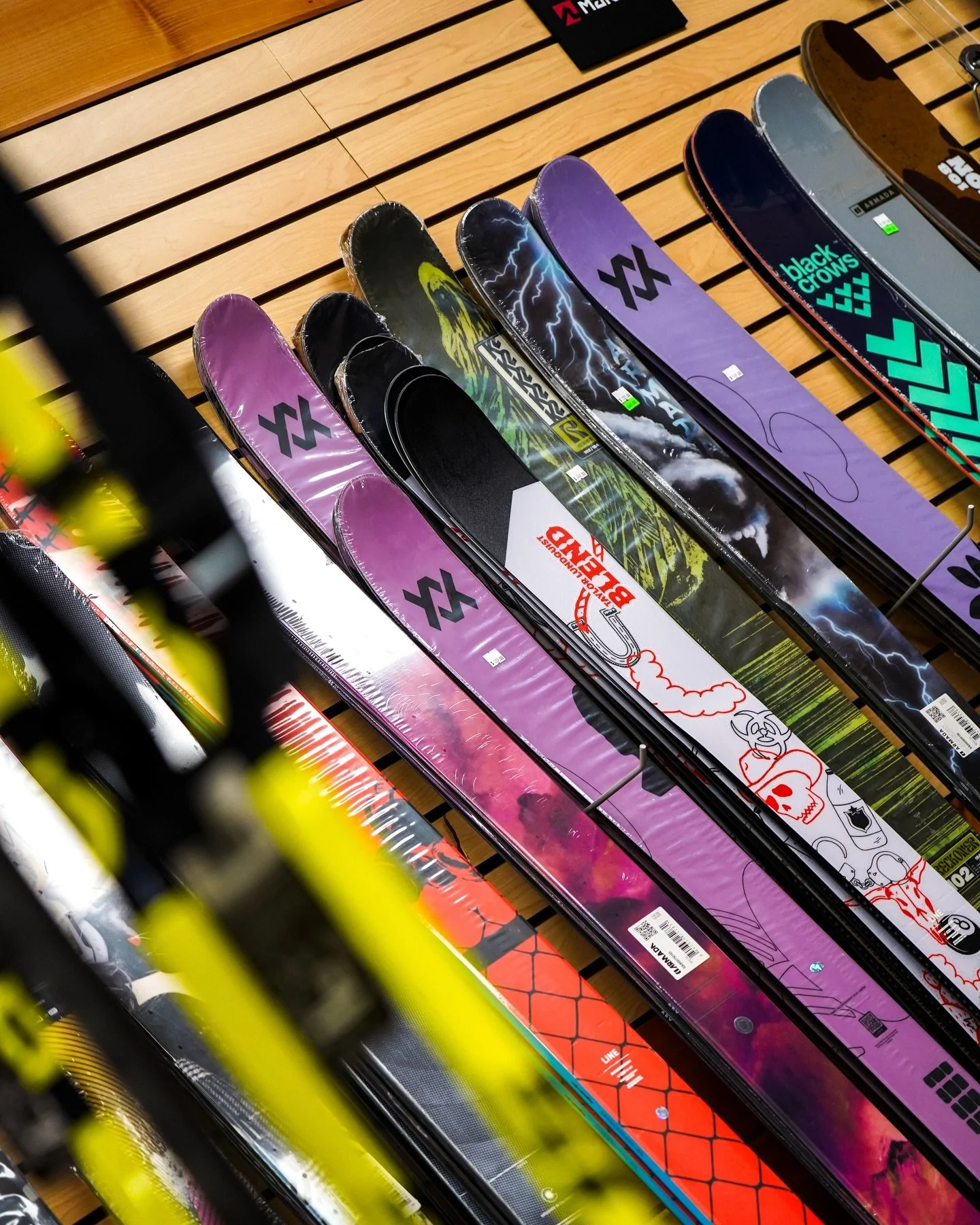 New gear. Fresh outerwear. Spring ski upgrades. 

Waterville Valley Resort Season Passholders and @indyskipass Passholders get 30% OFF all goods &amp; retail at Ski Fanatics in Campton through the end of the season. Just bring your pass and save!

🤯