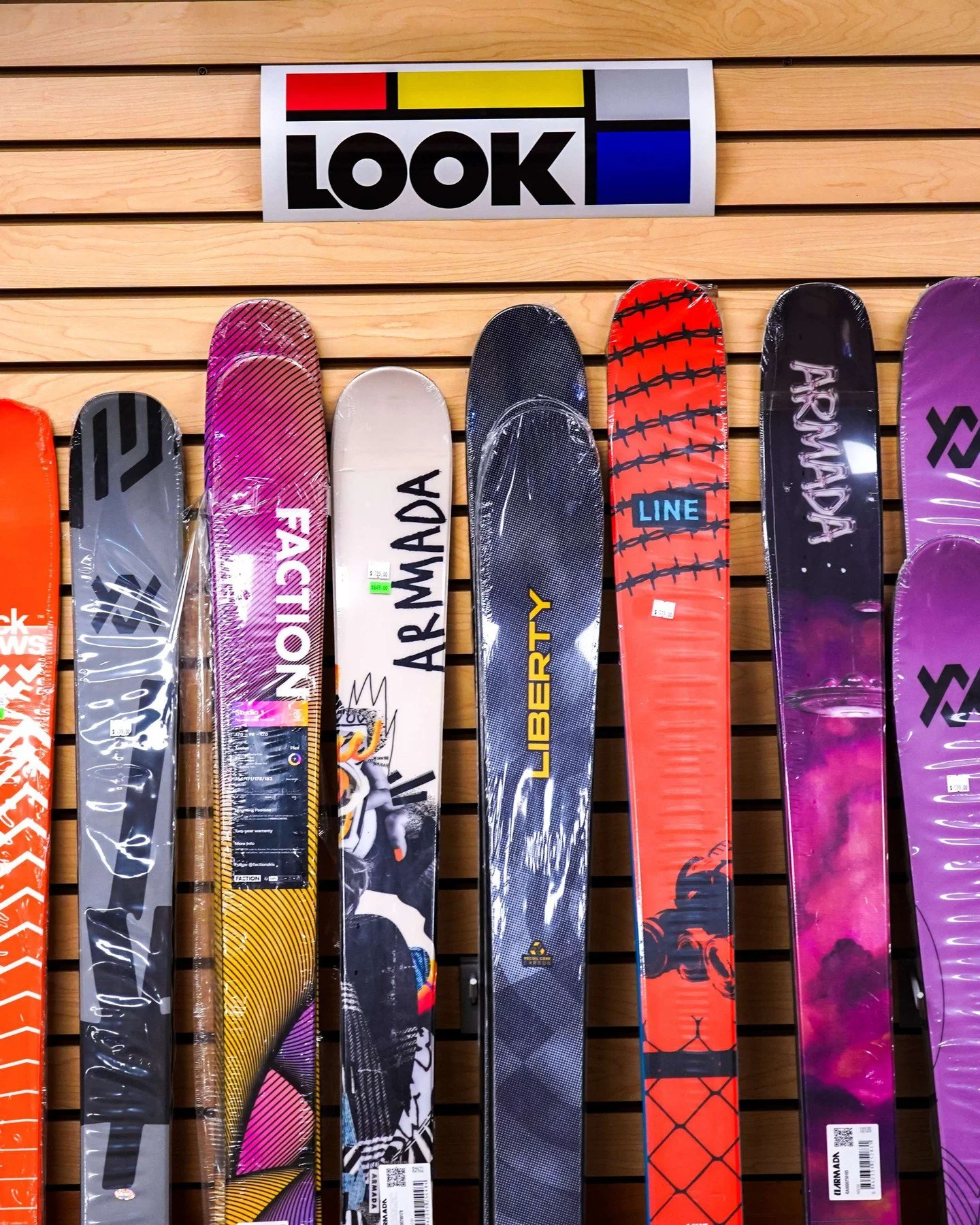 Less than 1 week left to score end-of-season gear for 30% off! 

Waterville Valley Resort Season Pass Holders and Indy Pass Holders get 30% off all goods &amp; retail at Ski Fanatics in Campton - last day of sale is this Saturday! Just bring your pas