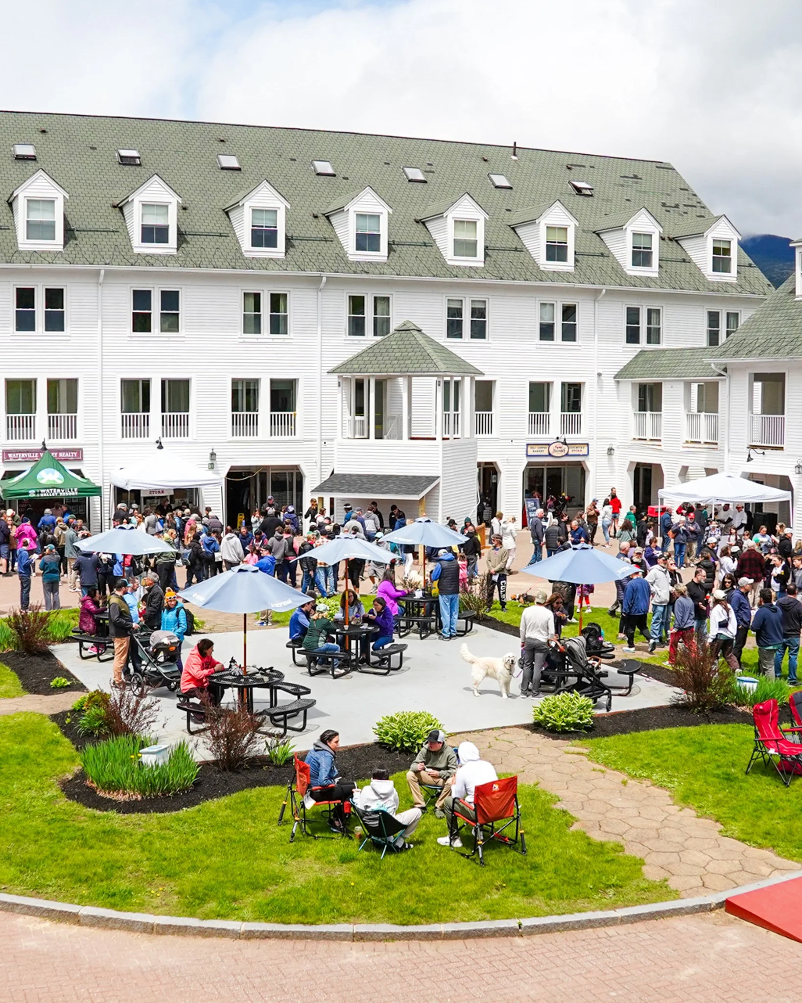 Memorial Day Weekend is right around the corner! Join us in Town Square for the 36th Annual Chowderfest on Saturday, May 24th. Local restaurants will go head-to-head for the title of best chowder in the valley. Grab a spoon, sample them all, and vote