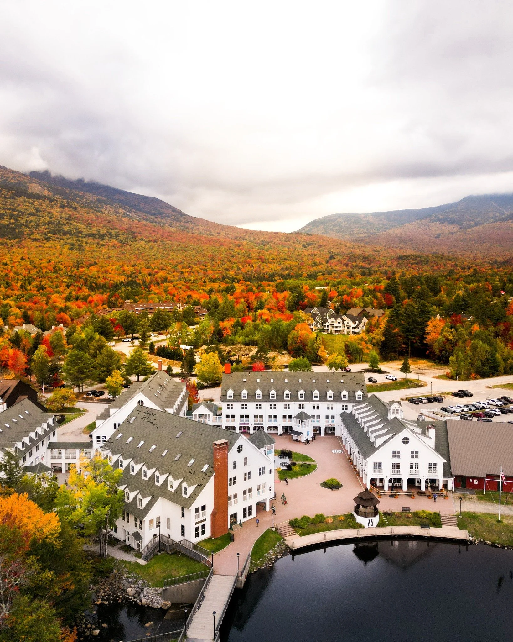 Fall getaway math: stay + play = more to do for less. 🍂

Book a stay this October and put yourself right in the middle of the White Mountains - with activities &amp; perks included in your Fall Stay &amp; Play Package!

Think scenic chairlift rides,