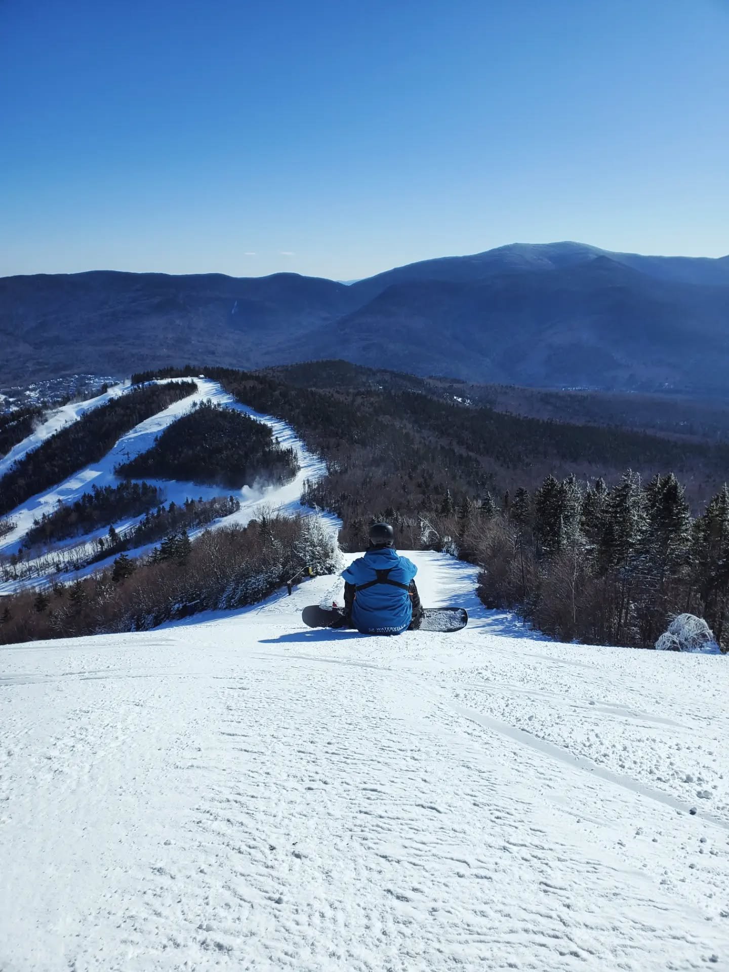 Only a few more weeks until our camera rolls start looking like this again. 📸❄️

Our final pass sales ENDS this Saturday, and if you haven't locked in your winter plans yet, you'll be missing out on shots like these.

Triple Play Pass, White Mountai