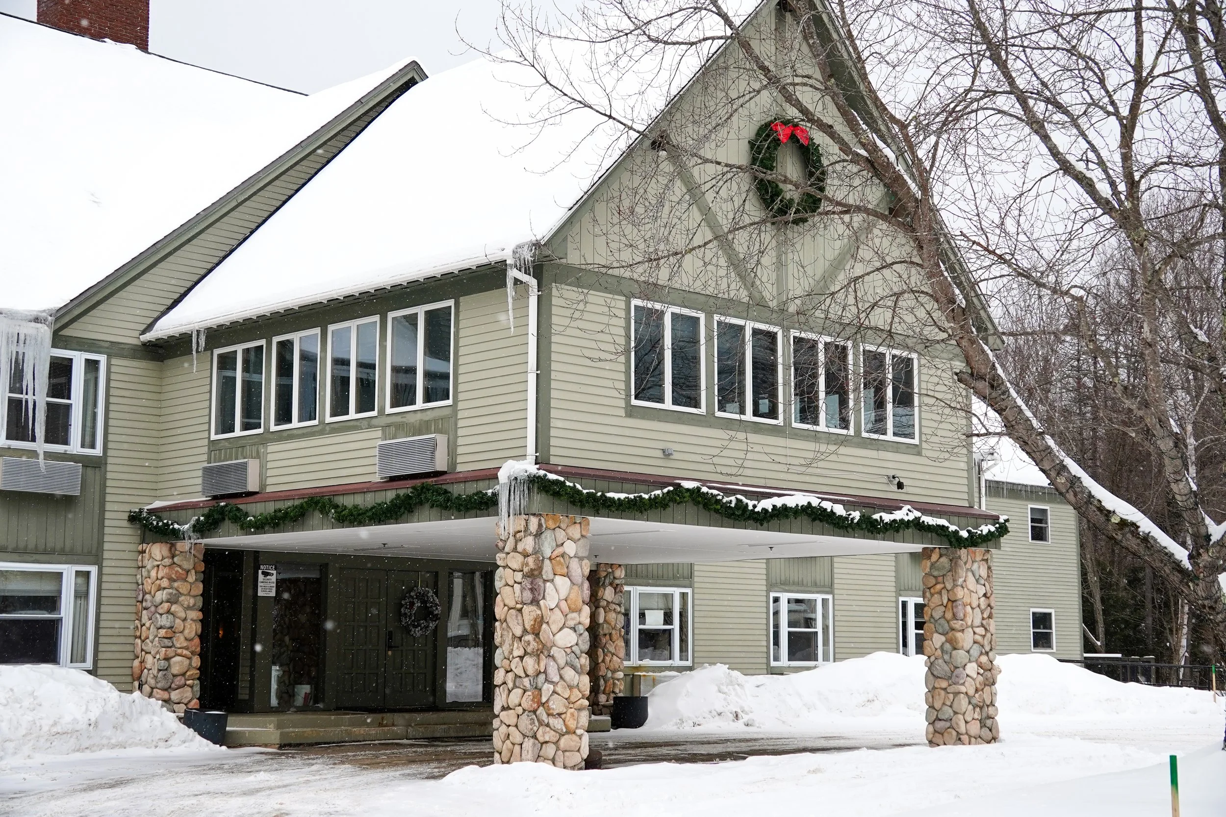 Winter Silver Fox Inn 2.jpg