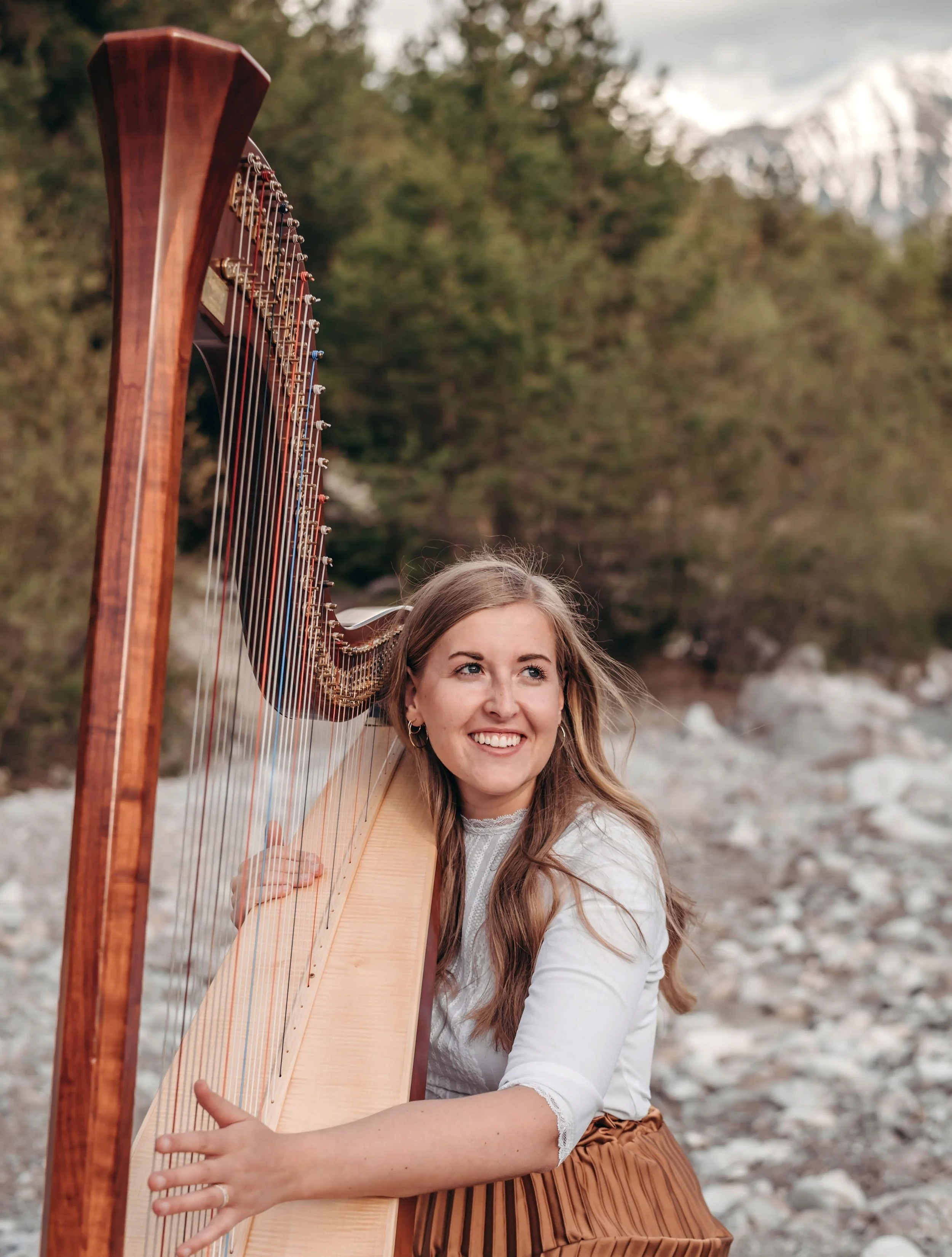 Harfenmusik für besondere Anlässe Kontakt & Anfragen — Anna Schweigl