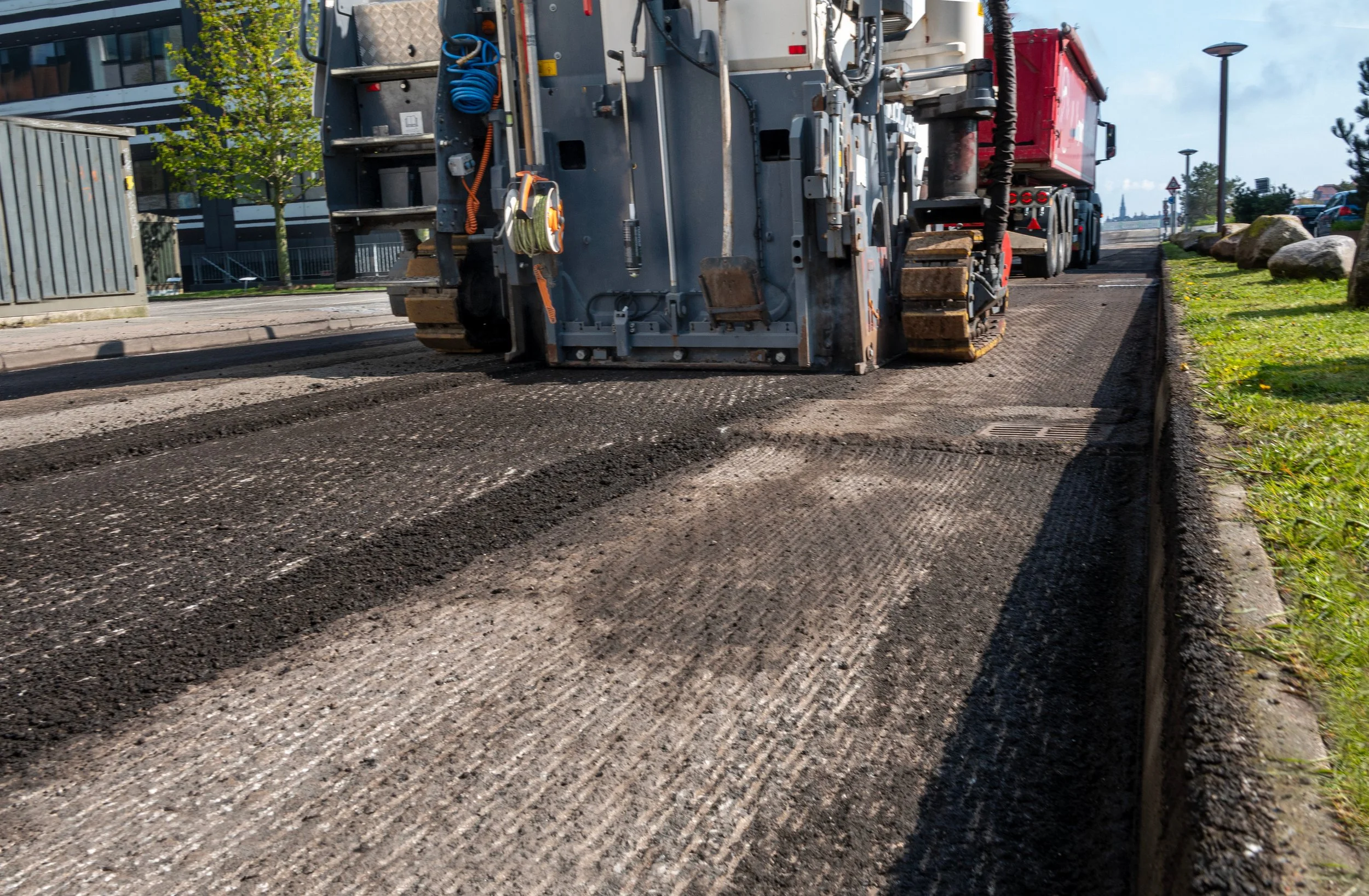 Asphalt Paving Contractors: Navigating Commercial Equipment Financing and Working Capital | Finance Facts