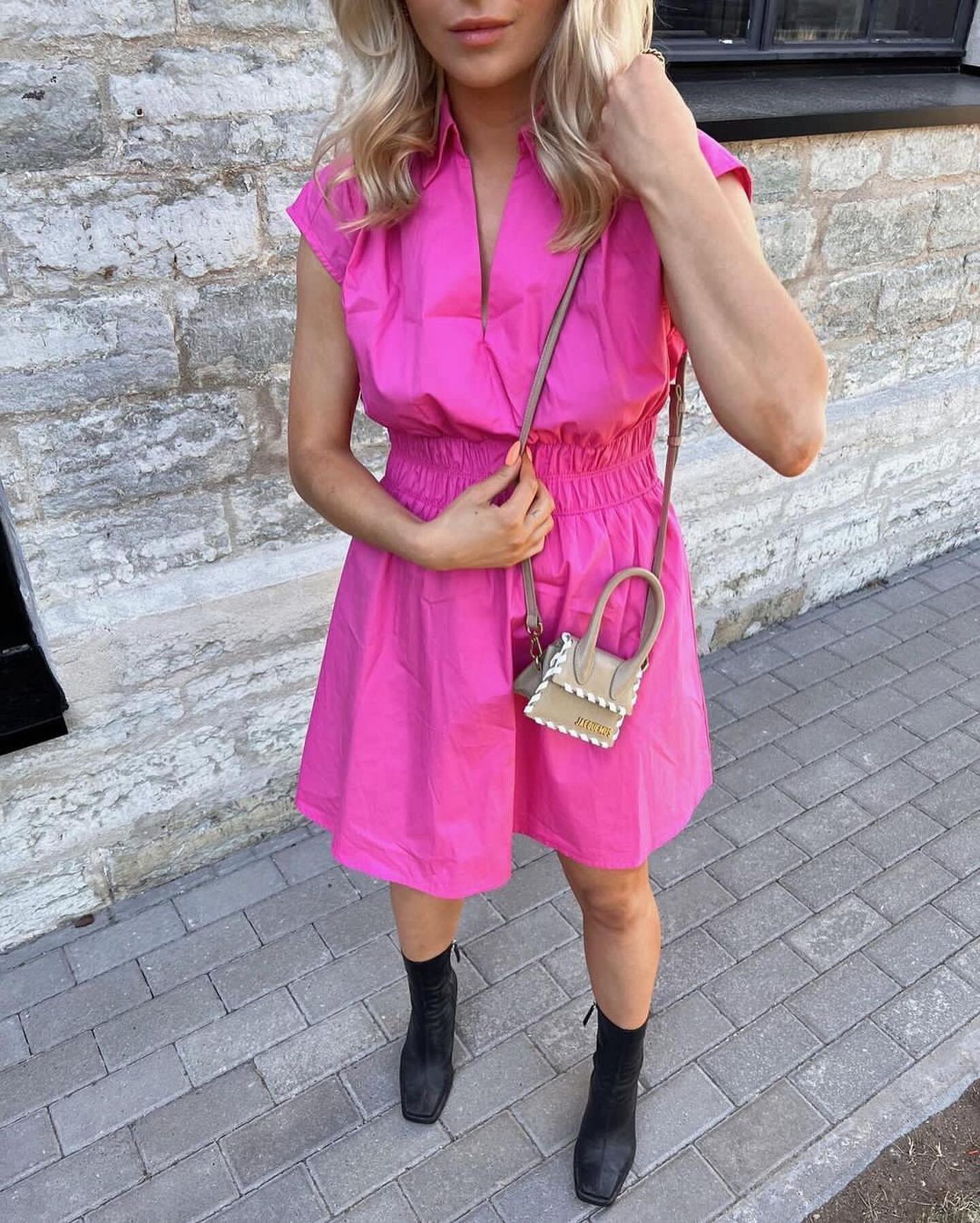 Our gorgeous client @kettermichelle with a Jacquemus Le Chiquito bag. Isn&rsquo;t it perfect on her 😍 

❌sold❌ 

Tell us, would you like to see more Jacquemus pieces on our feed? 

&mdash;&mdash;

#secondhandfashion #secondhand #sustainability #sust