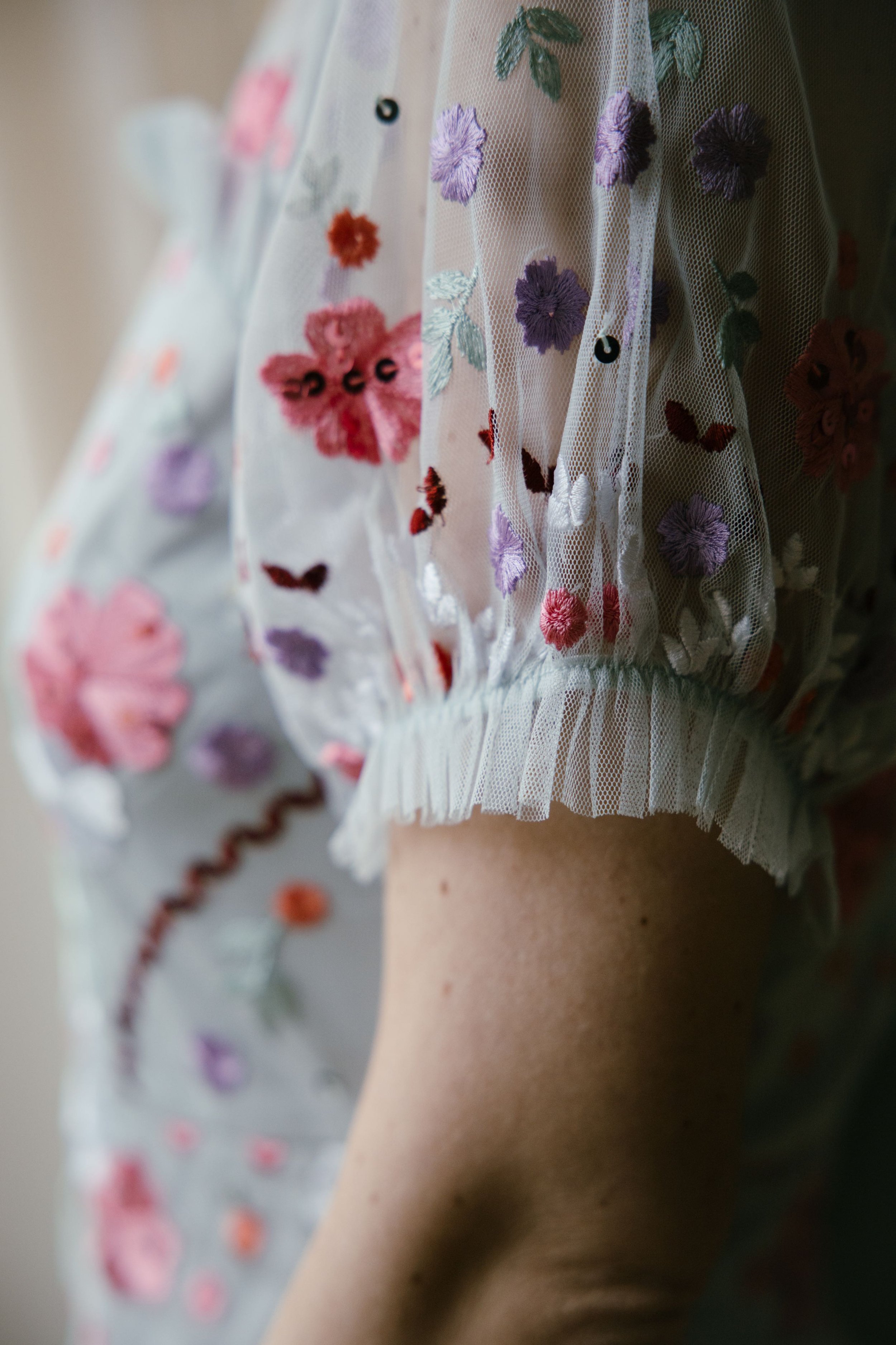 Bride dress detail arm.jpg