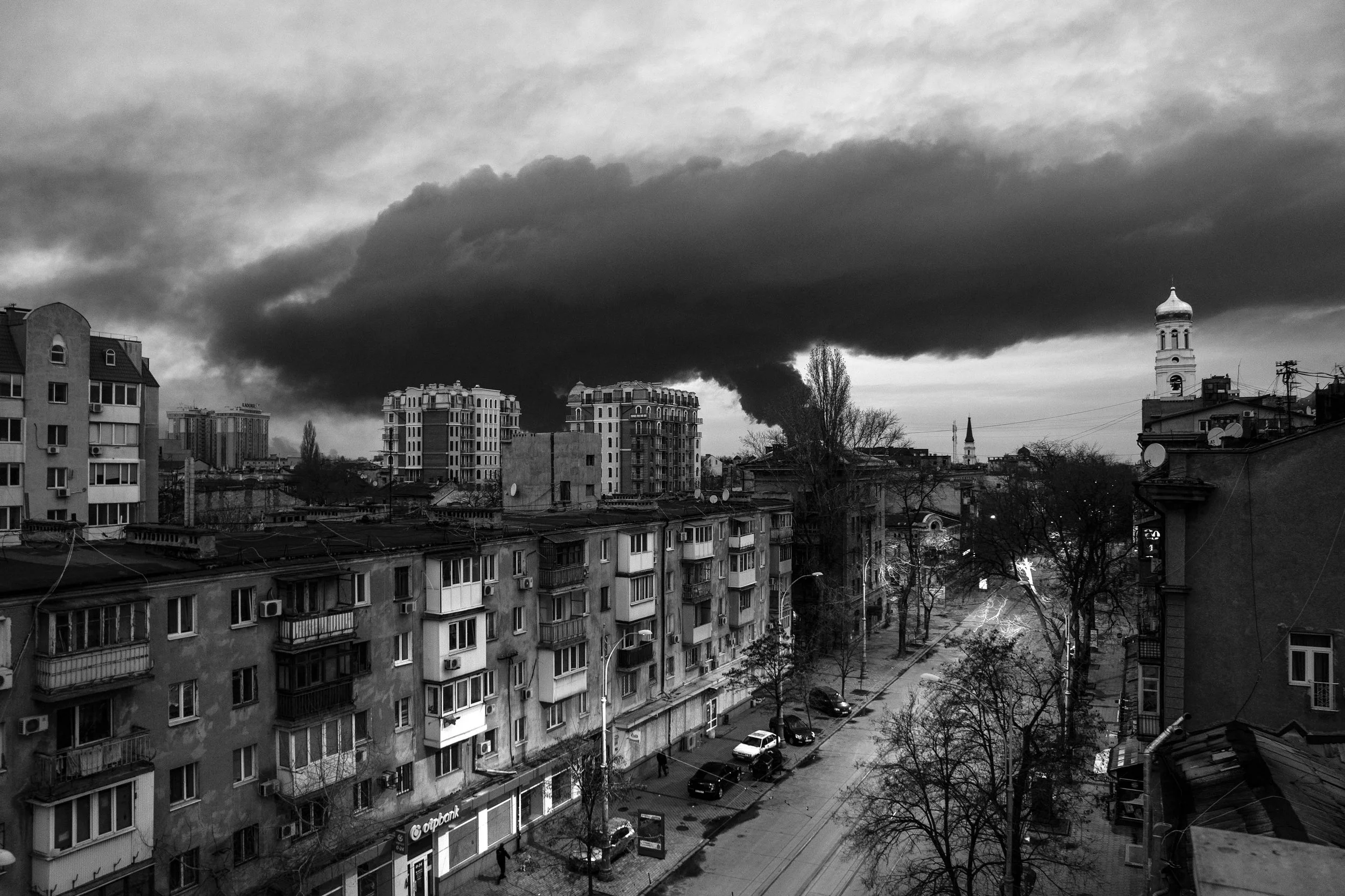  © Michael Robinson-Chávez, After a Russian missile strike, Odesa, Ukraine, 2022,  
