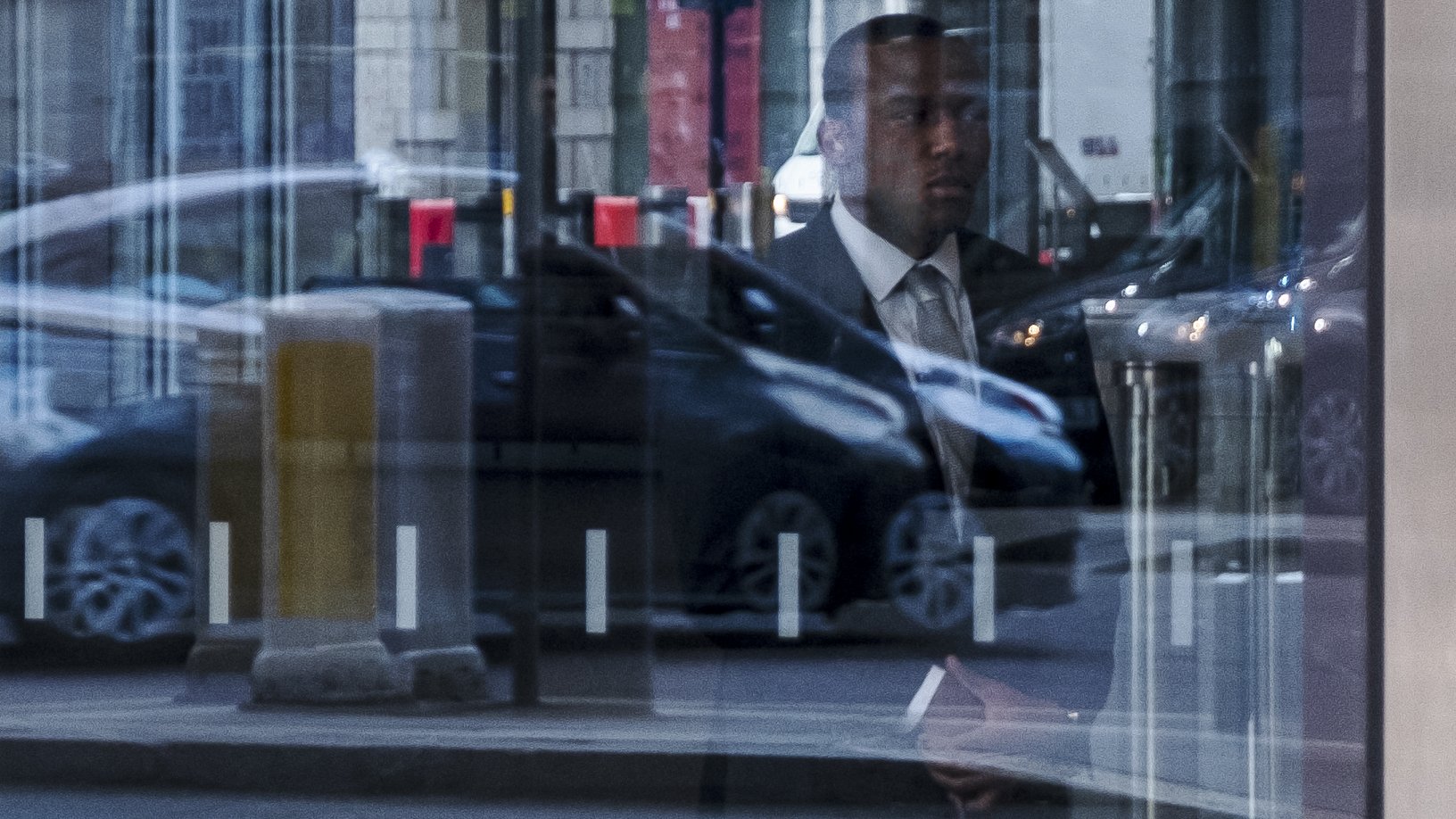 London Security Guard Abstract Photo 'Saul Leiter Inspired' - 16.04.21.jpg