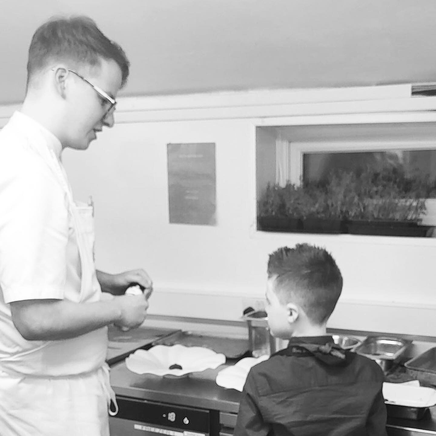 When you have an 8 year old dining in &Agrave;cl&egrave;af, what else do you do apart from invite him in to the kitchen to help plate his dessert under the watchful eye of Head Pastry Chef @johnbrimicombe 

👏🏼 to @scottipaton @johnbrimicombe @man_o
