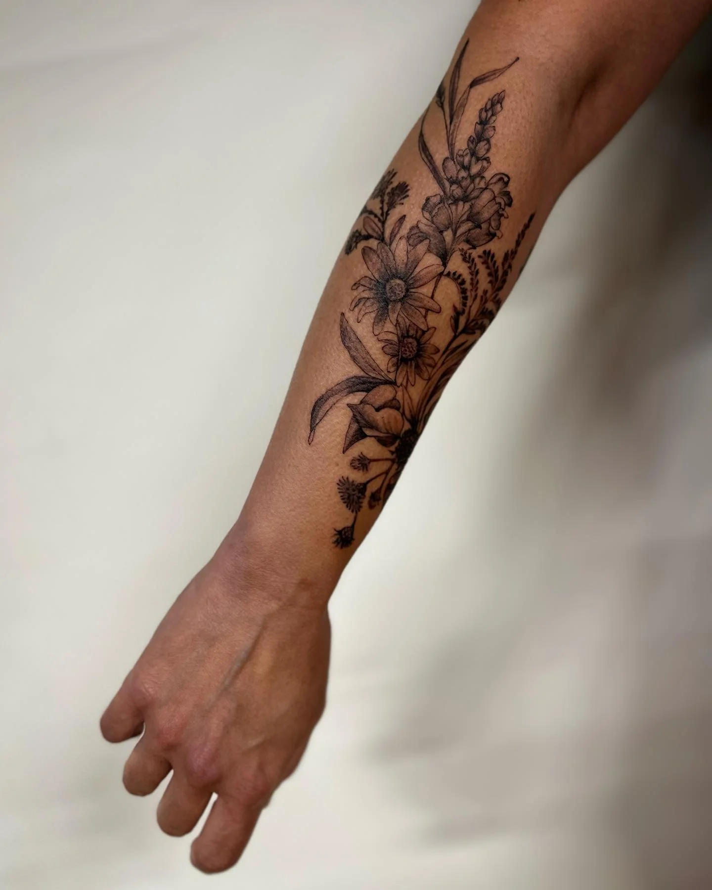 Bit behind on my posts but here&rsquo;s one I loved doing. 🌿 11 native NY plants for Diana, a mix of grasses and flowers&hellip;composition was a little bit of a puzzle to solve, but I had so much fun and learned so much doing this one. Thanks @dian