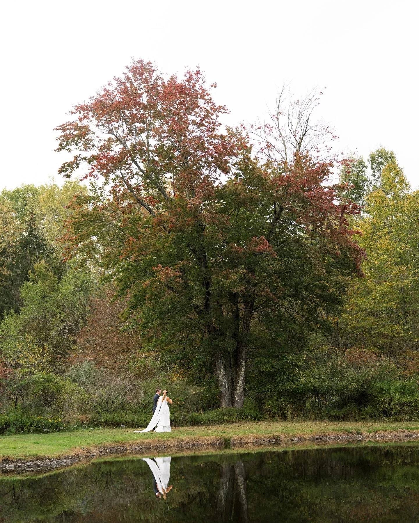 Fall in the Catskills for Kelsey and Josh🍁

@callicoonhills @thefarmhouseflowerco @hsmithandco