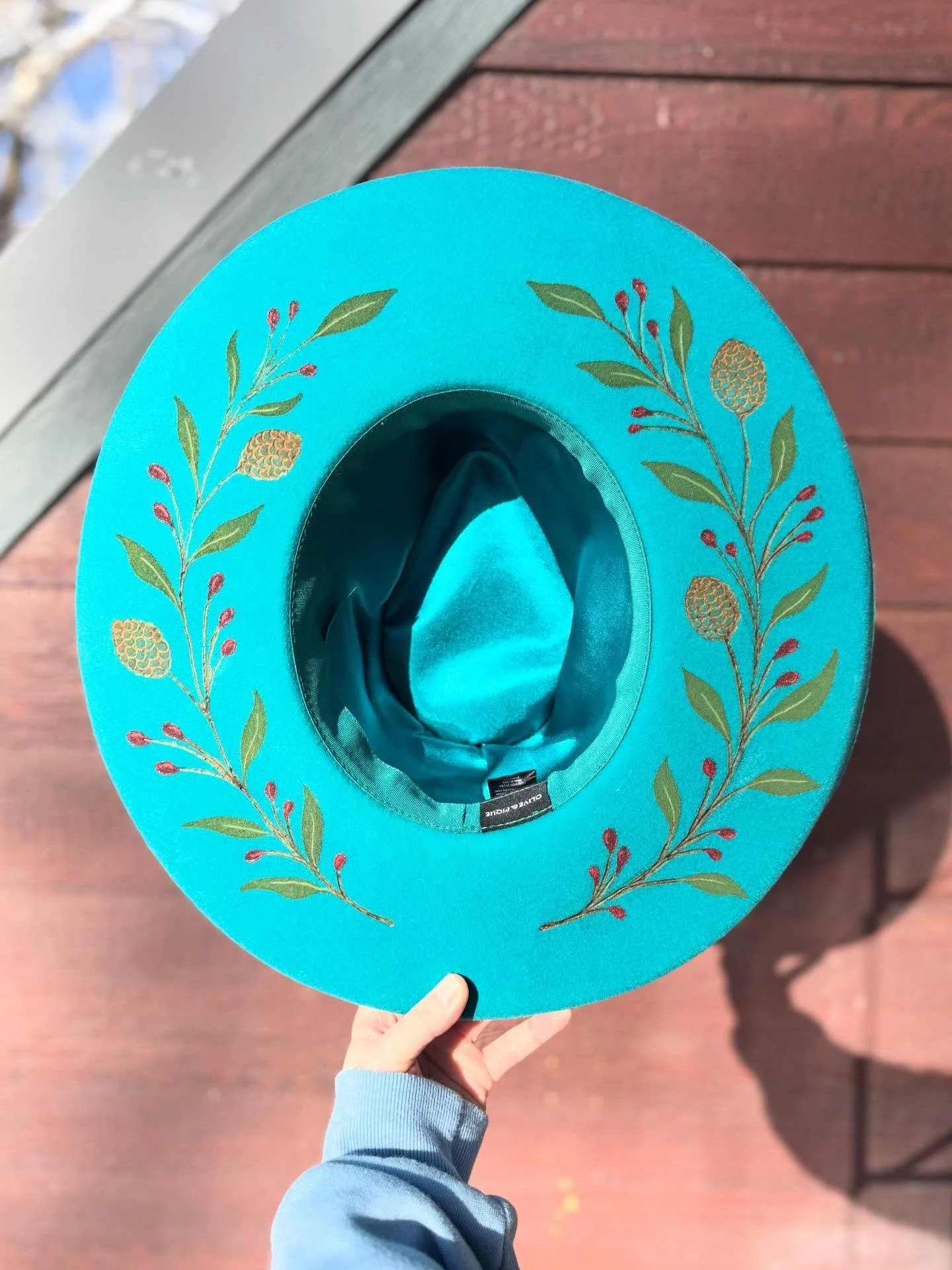 &mdash;&mdash;&mdash;
W I N T E R &rsquo; S  W H I S P E R 
&mdash;&mdash;&mdash;
Bright teal and winter greens, brushed with berries and pinecones &mdash; a soft nod to the season without losing that woodland charm. A cozy whisper of winter you can 