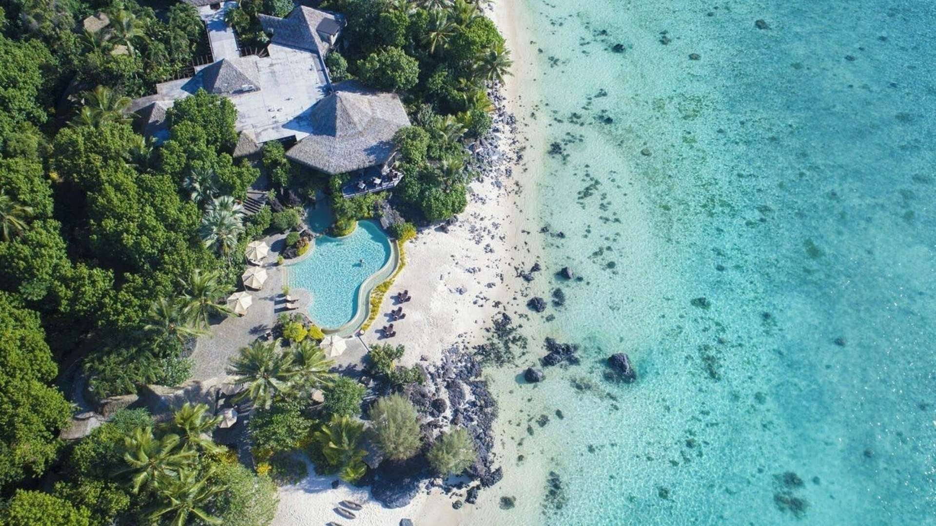 Crystal clear lagoon at Pacific Resort Aitutaki