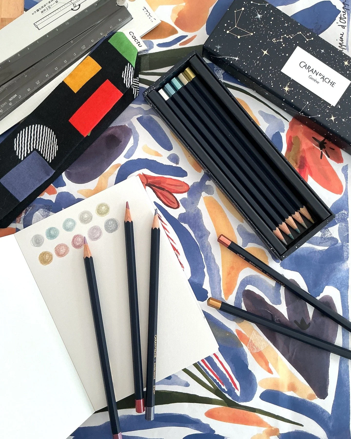 Stationery love ❤️ Some things never change, whether 5 or 50+ 😊

My teenager got me this lovely present for Christmas (with a bit of help from his father) - he knows where my heaven is 😊

So I'm having fun with my @carandache Cosmic Blue metallic c