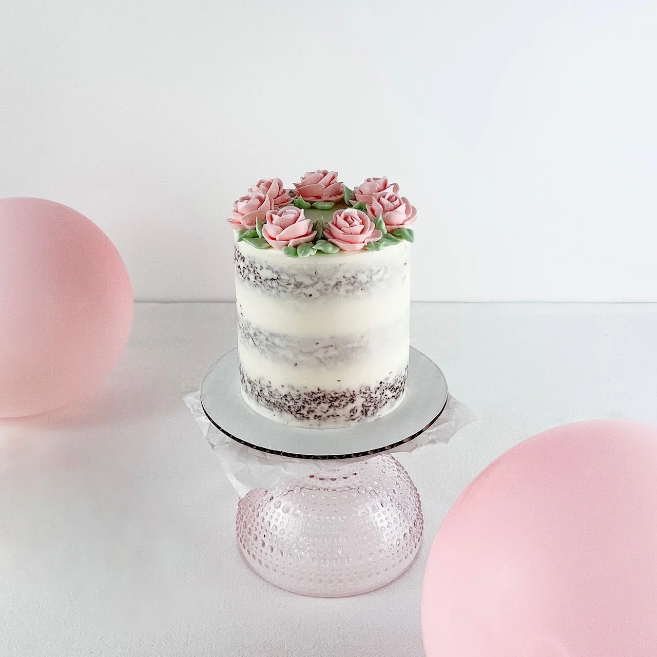 Ring of Roses Smash Cake