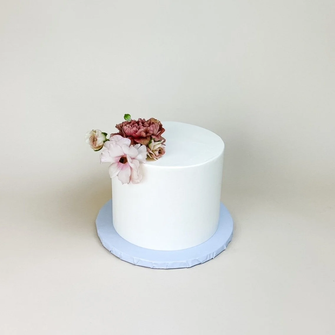 smooth frosted wedding cake