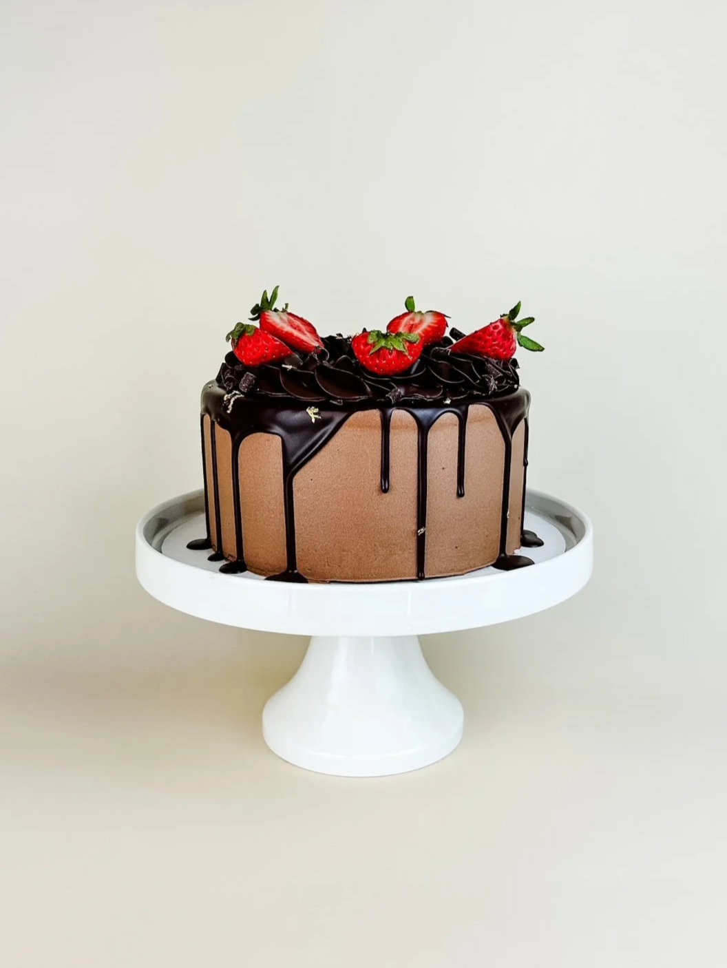 Elevated%2BChocolate%2BStrawberry%2BCake.png