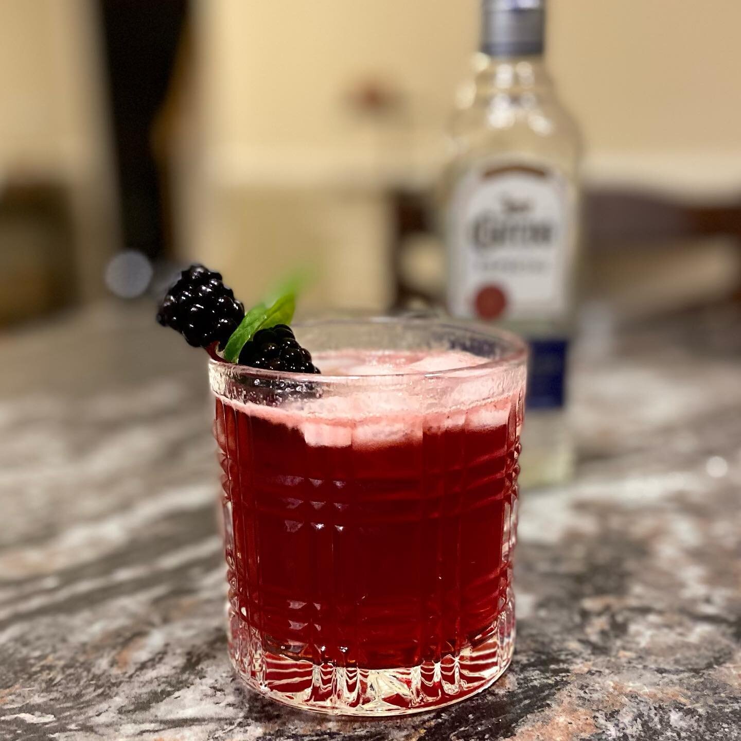 National TEQUILA Day was yesterday but we can celebrate today by making a hibiscus margarita! This is a very simple recipe! Swipe right to watch how to make the hibiscus water which is extremely easy!!

Ingredients:
Juice from two limes 
1 cup of hib