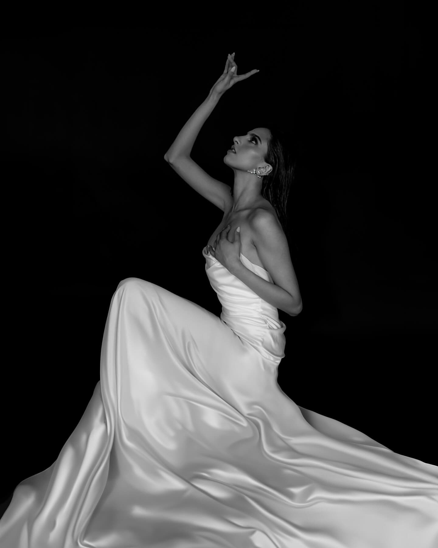 WELCOME to Sunday Eve Bridal // Alba + Stardust 

A beautiful new offering for modern brides, Alba + Stardust gowns are thoughtfully created and effortlessly cool. Expect masterful draping, luxurious fabrics and minimalist designs. Visit us in our Pa