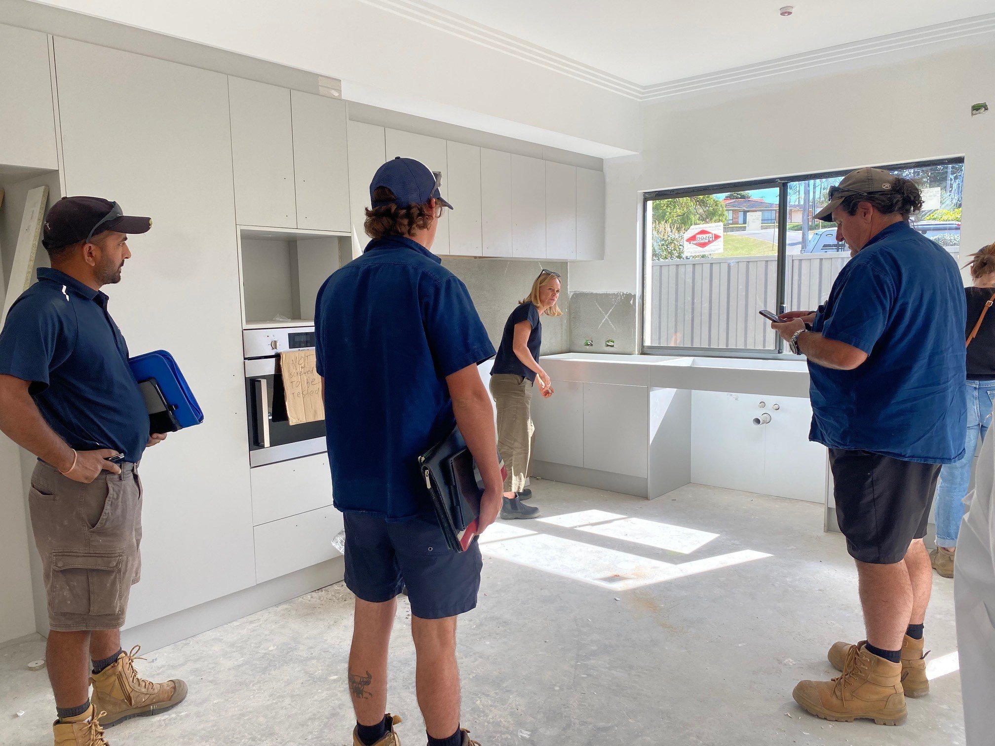 𝗟𝗼𝘃𝗶𝗻𝗴 𝘁𝗵𝗲 𝗻𝗮𝘁𝘂𝗿𝗮𝗹 𝗹𝗶𝗴𝗵𝘁 𝗳𝗹𝗼𝗼𝗱𝗶𝗻𝗴 𝗶𝗻𝘁𝗼 𝗼𝘂𝗿 𝗪𝗮𝗿𝘄𝗶𝗰𝗸 𝗸𝗶𝘁𝗰𝗵𝗲𝗻𝘀 ☀️
We have two beautiful SDA homes taking shape at the end of a peaceful cul-de-sac &mdash; and yes, there&rsquo;s plenty of parking for su