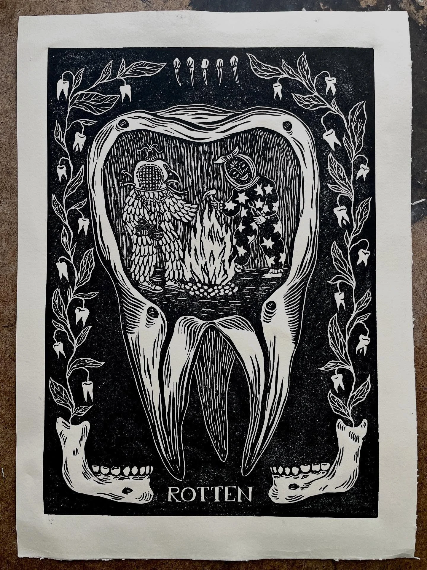 Rotten - linocut print inspired by the Ottoman Empire approach on teeth care and cavities caused by tiny mean creatures.
.
.
.
#linocut #printmaking #grabado #linograbado #printisnotdead #linoprint #ottoman #dentistry #teeth #rotten