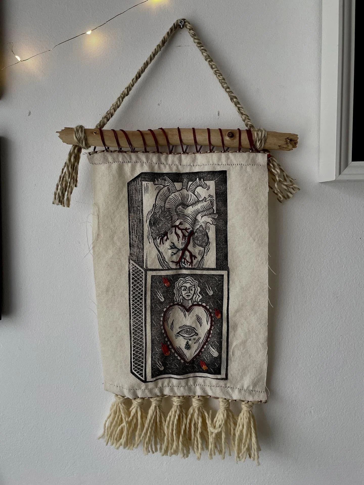 Second fabric linocut wall hanging. All handprinted, embroidered and sewn. This one is going to @bulgariatattooexpo_official tomorrow
.
.
.
#linocut #printmaking #grabado #walhanging #bulgariatattooexpo