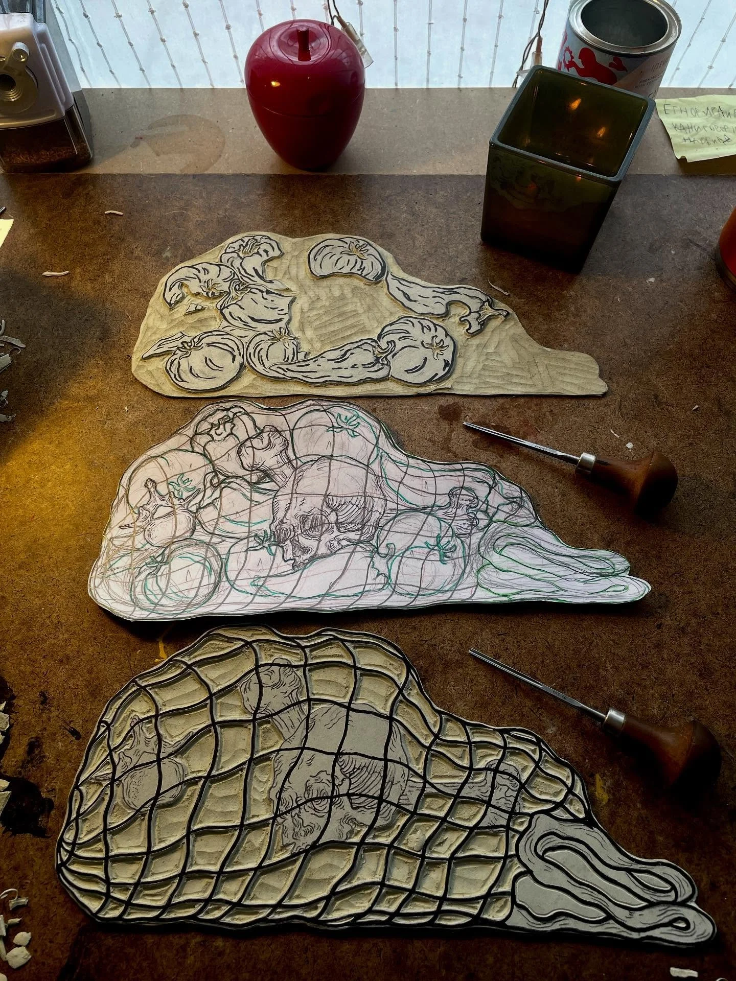 Halloween/Samhain/Balkan Fall print in the making. I haven’t done anything in more than one layer for the past two-three years so this should be interesting
.
.
.
#linocut #printmaking #grabado #linograbado #printisnotdead #lyutenitsa #macabra