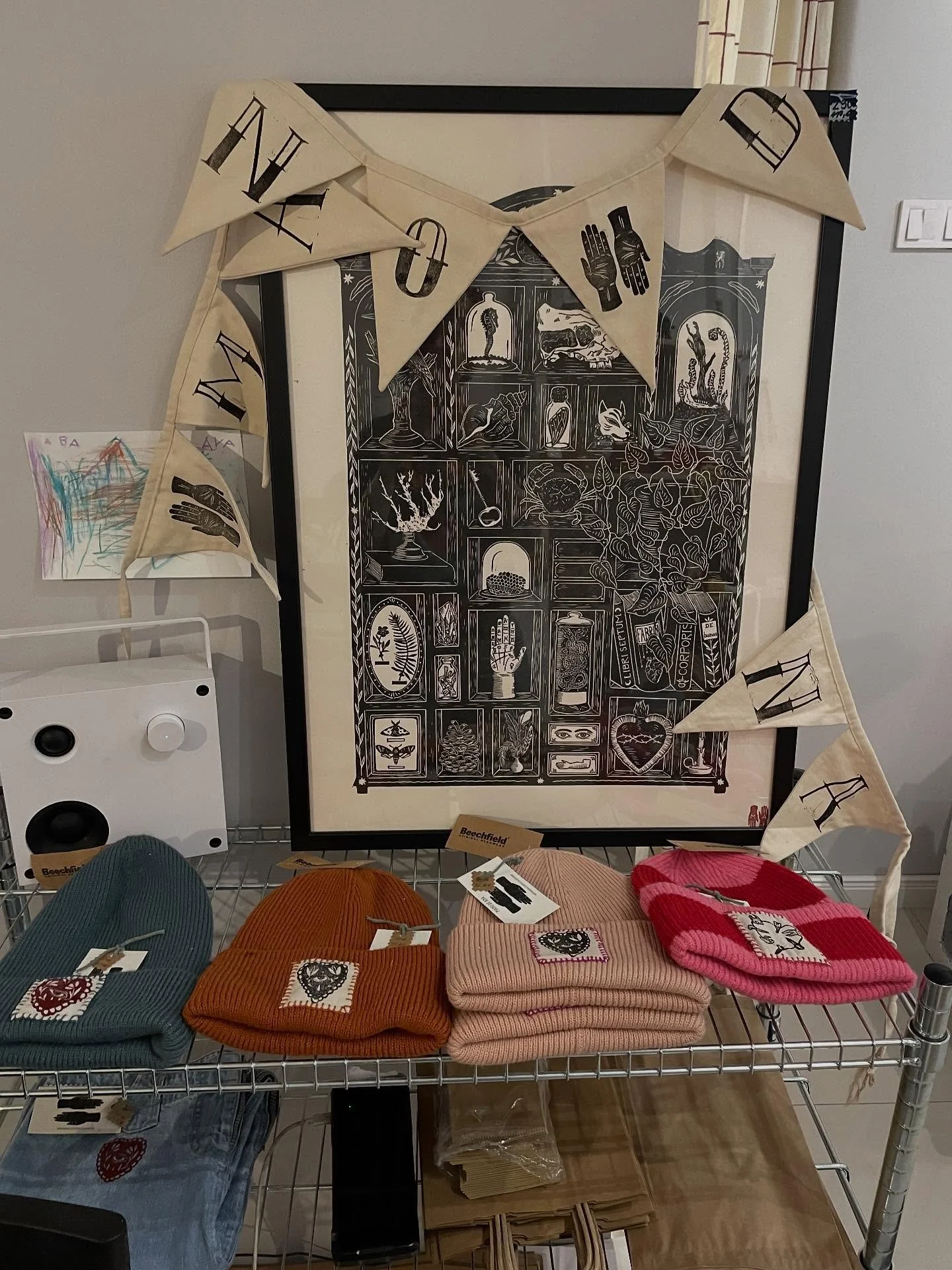 It’s always cosy in @subcultura.social.gallery!
@nuladot @malama.company @bagrila.studio @frea.mladost 
.
.
#subcultura #linocut #printmaking #market