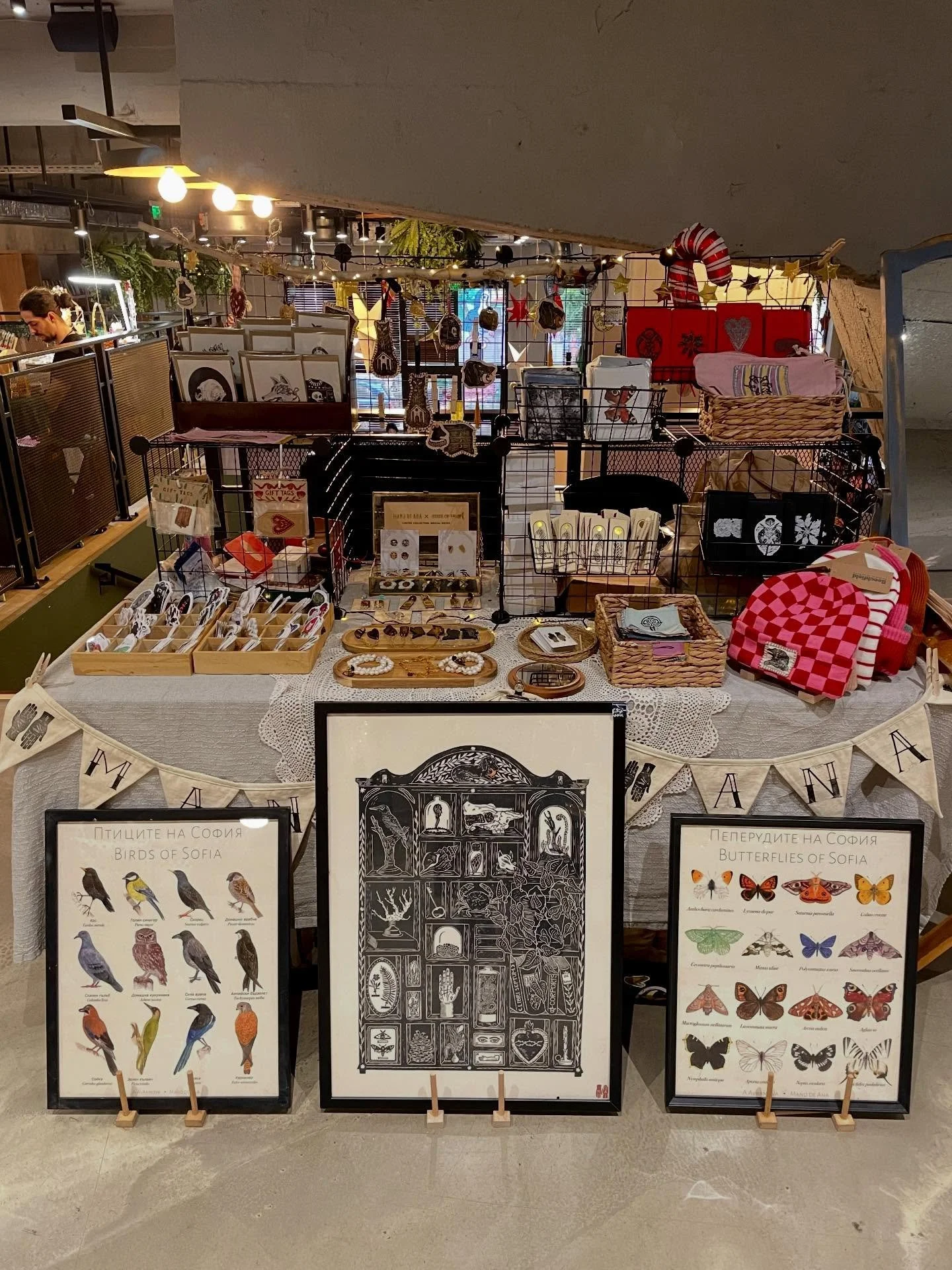 Day one of the Christmas market at @thestepsbg @mosaic_events_com . Here are a few new things you can check out if you come. Still working on lots of stuff and very soon I will update the shop. 
.
.
.
#linocut #printmaking #grabado #linograbado #illu