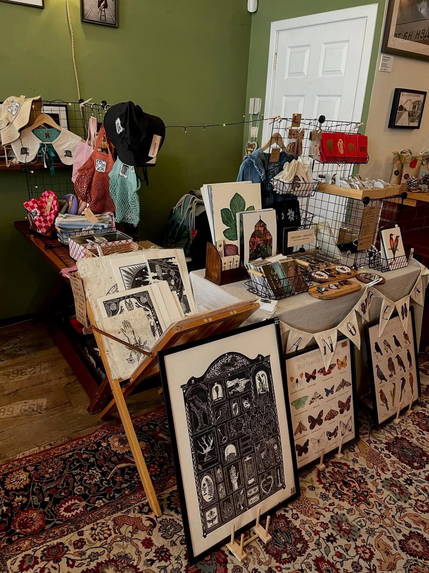 Winter solstice at @mystic.sunday market in the Traveler&rsquo;s Club (Serdika 19) 
Last market if the year and a suitable one I think. 
.
.
.
#linocut #market #printmaking #wintersolstice #yule