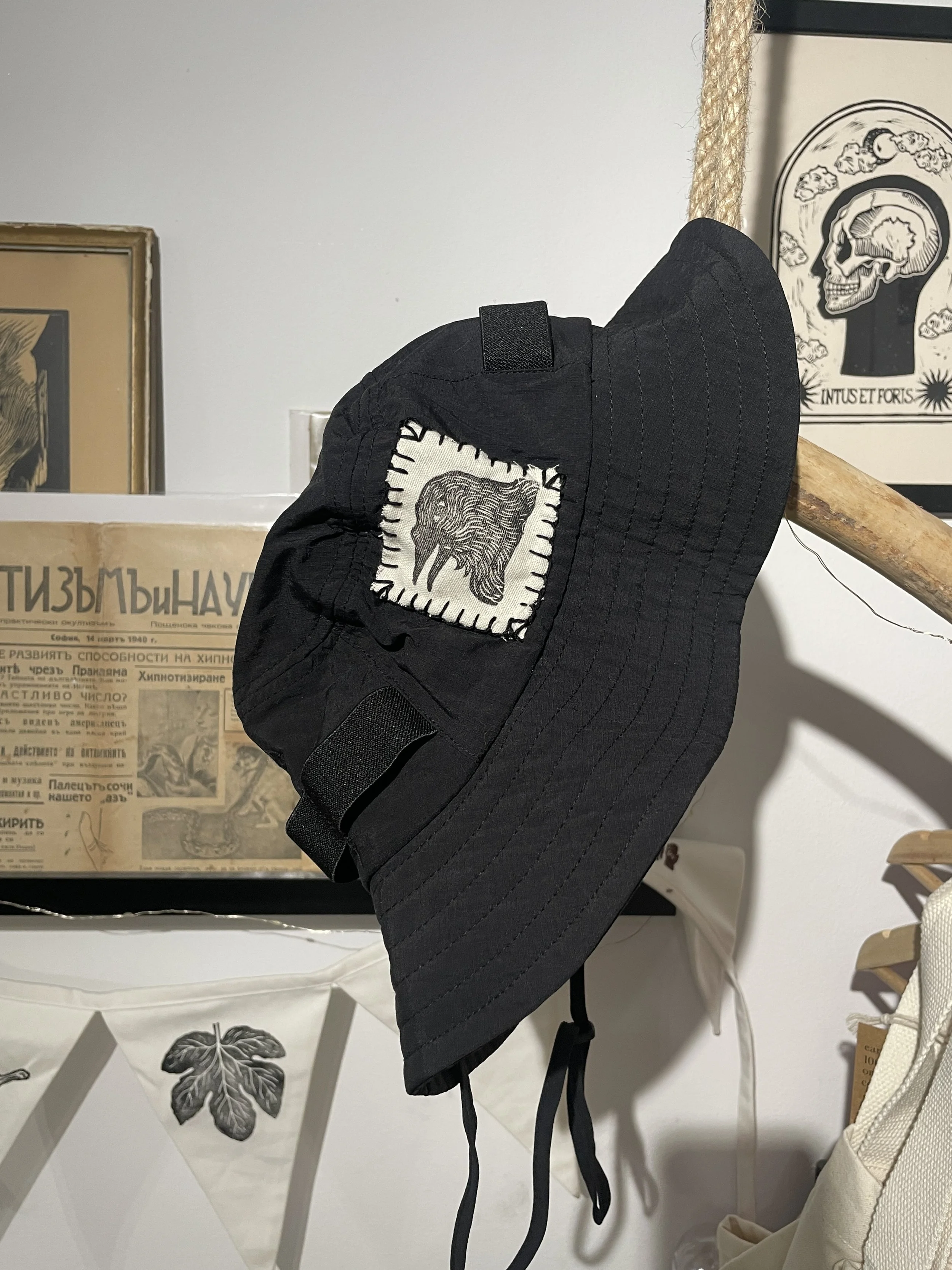 THE RAVEN Safari Hat in Black