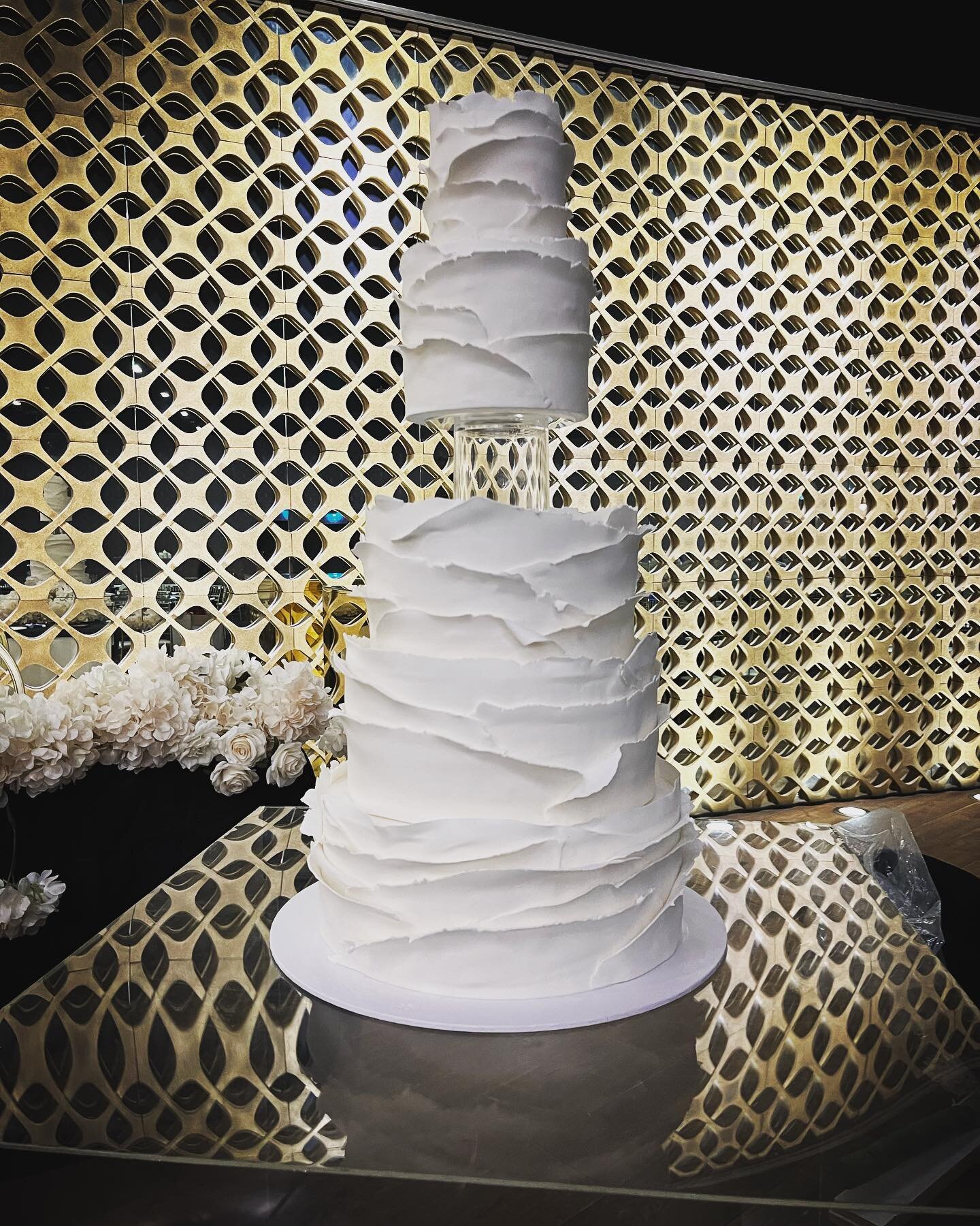 Texture, nothing more, nothing less 🤎

#cakes

#somethingbluecakes

#sydneycakes
#weddingcakes
#sydneyweddingcakes
#sydneyweddings
#whitewedding
#tieredcakes
#loveweddingcakes
#love
#marriage
#weddings