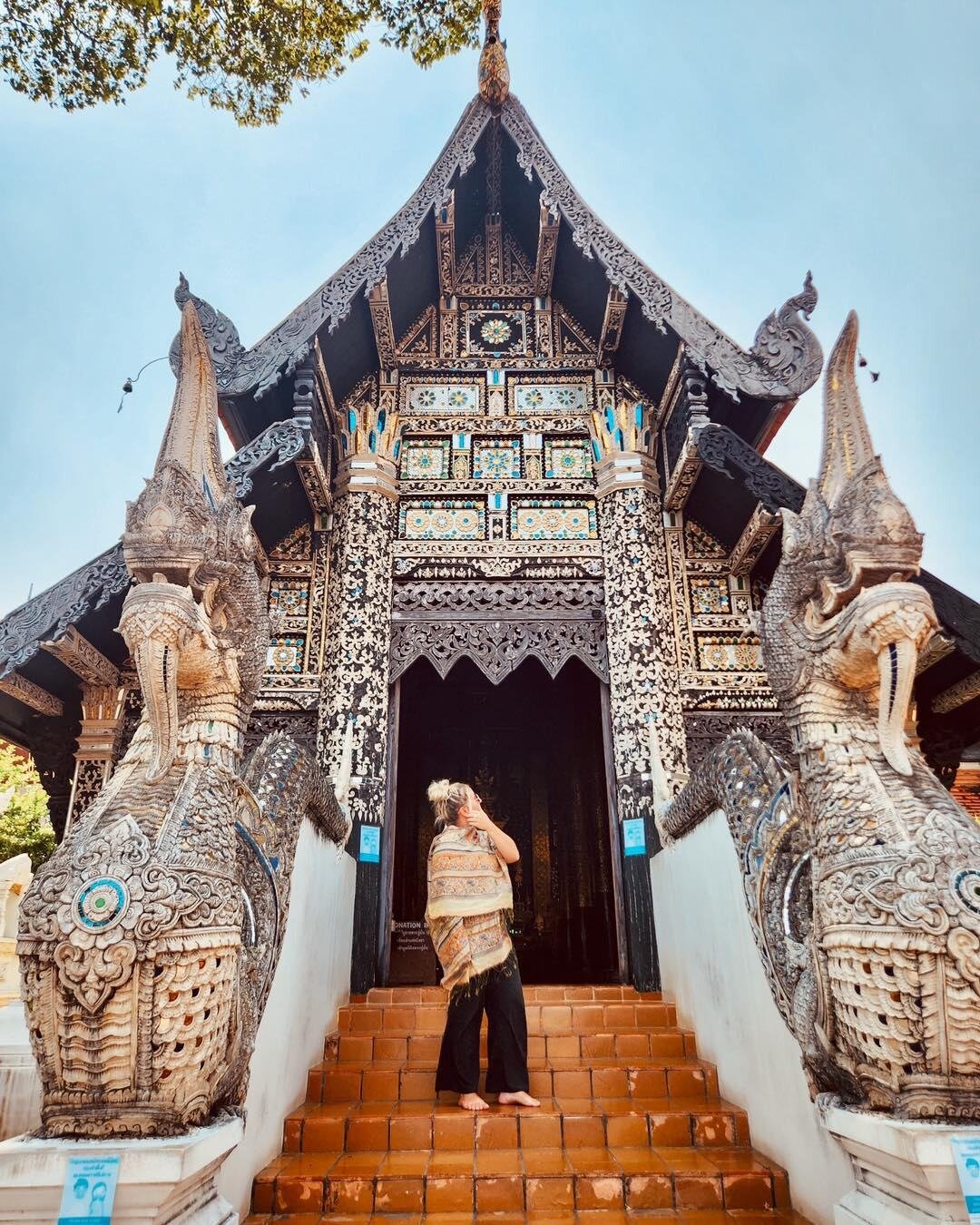 Chiang Mai is a city located in the north of Thailand. This city is best known for its mountains, elephant sanctuaries and ancient temples. 

📎  Save this list of must-see temples in the city: 

&bull; Wat Chedi Luang 
&bull; Wat Phra That Doi Suthe